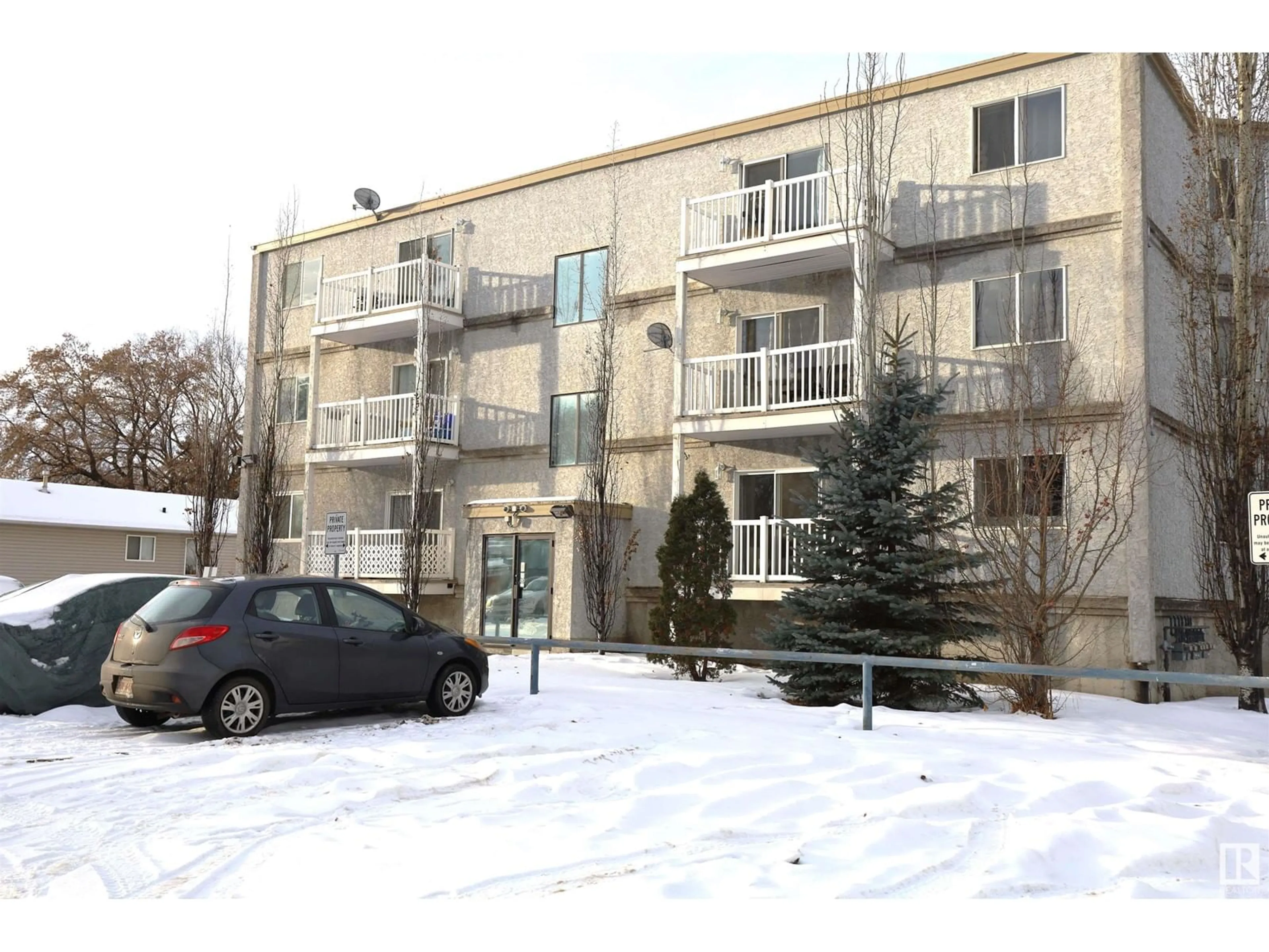 A pic from exterior of the house or condo, the front or back of building for #204 11825 71 ST NW, Edmonton Alberta T5B5B4