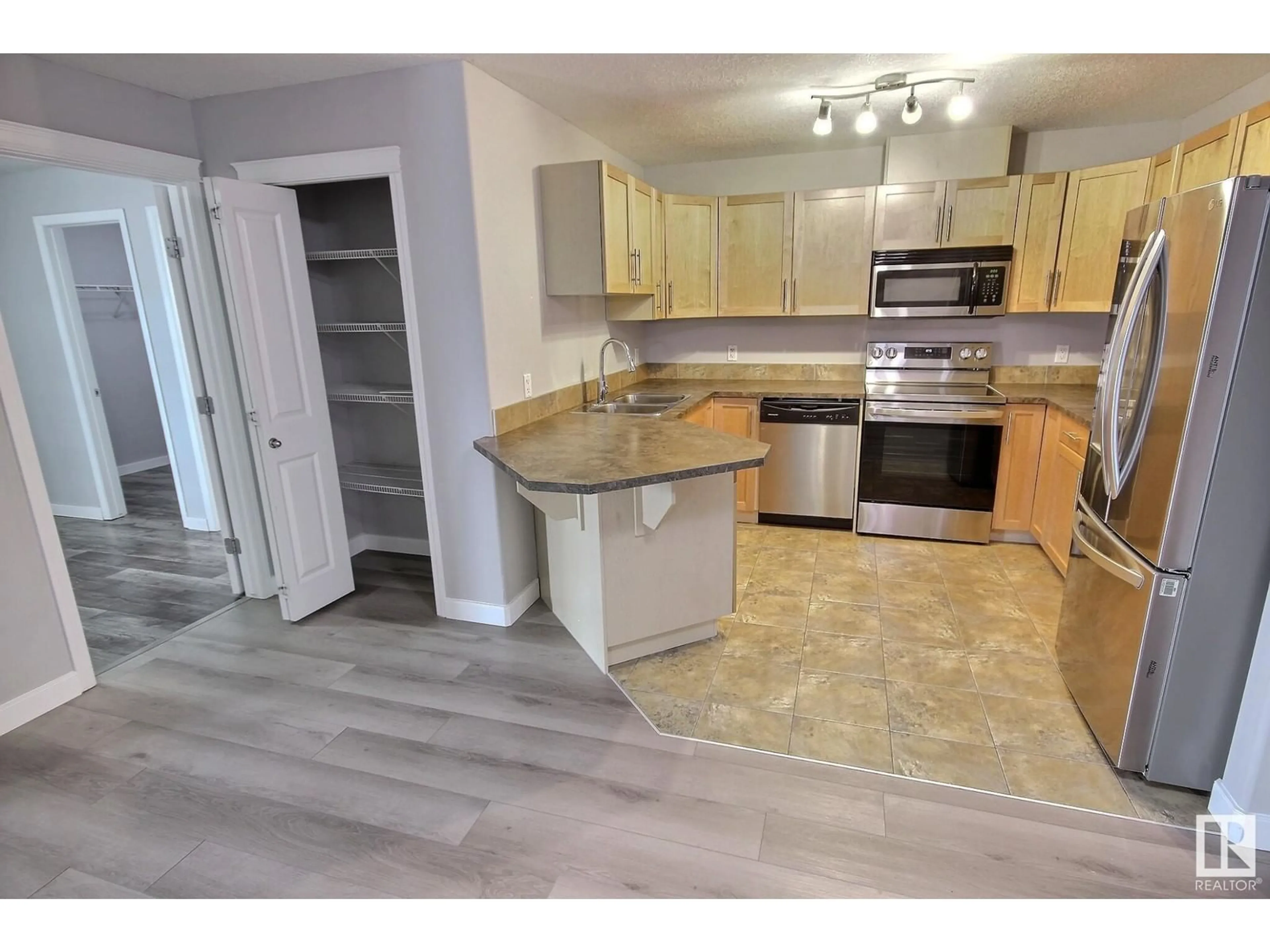 Open concept kitchen for #229 300 SPRUCE RIDGE RD, Spruce Grove Alberta T7X0X0