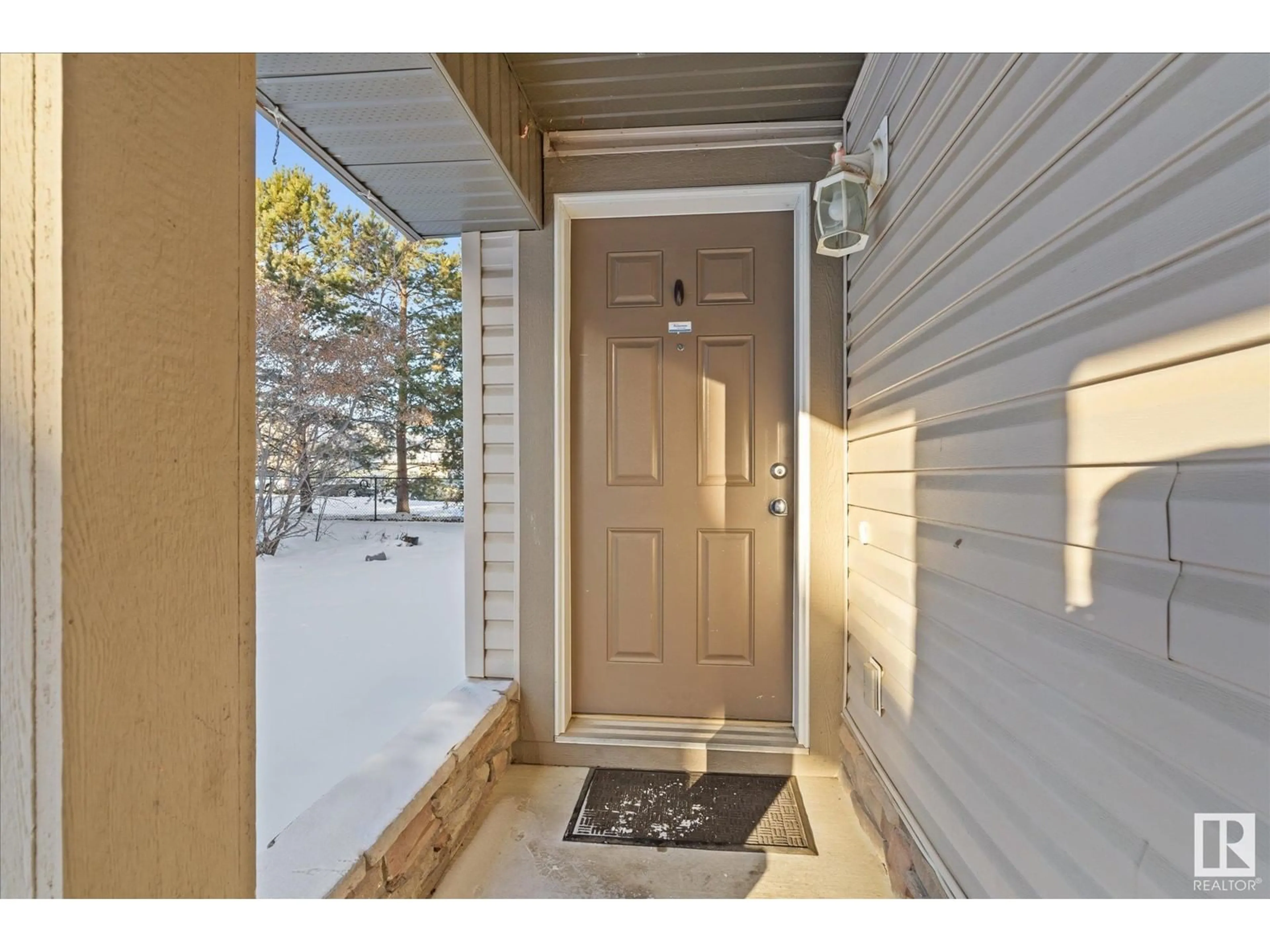 Indoor entryway, wood floors for #29 12050 17 AV SW, Edmonton Alberta T6W1X4