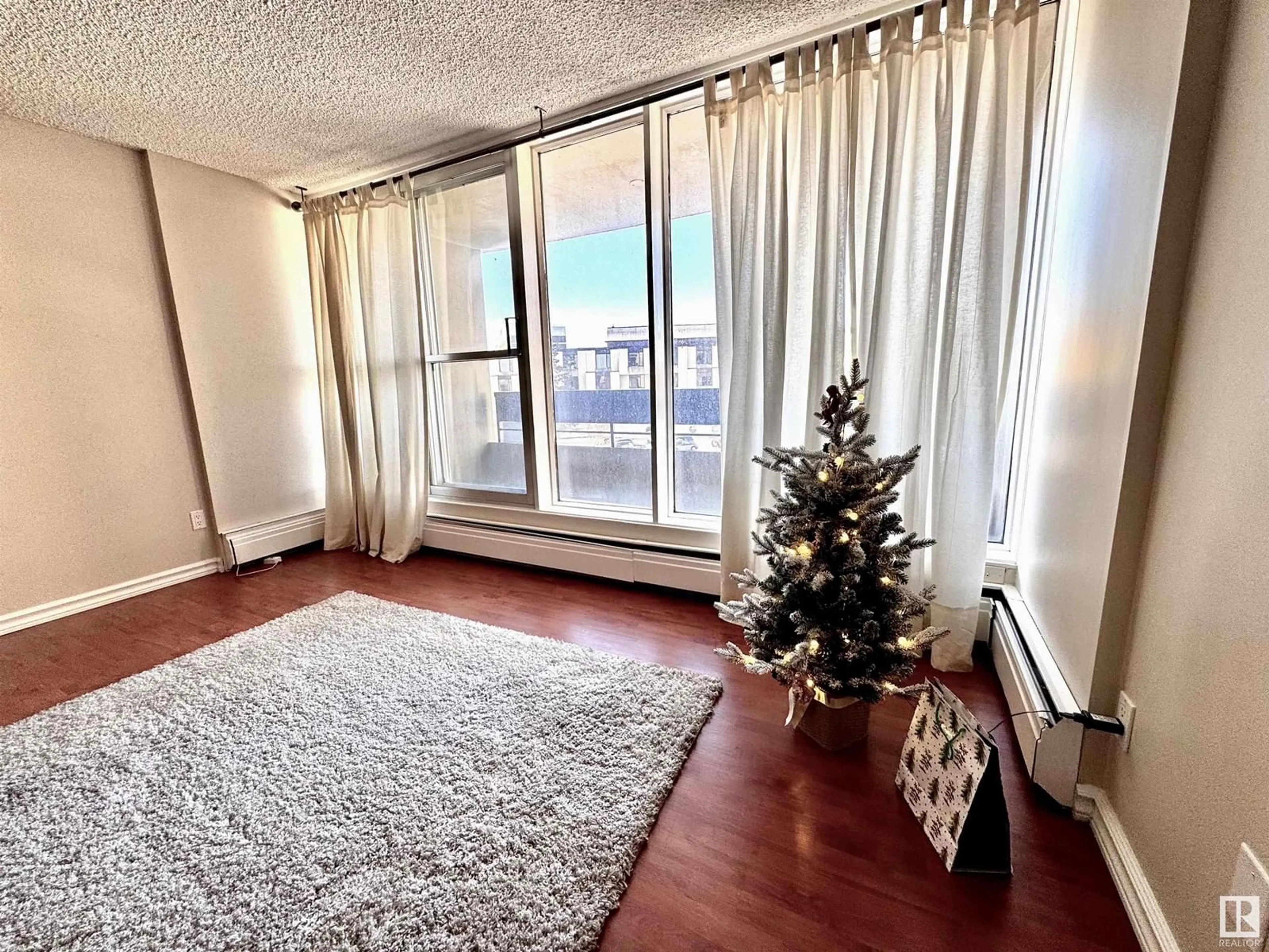 A pic of a room, wood floors for #37 8735 165 ST NW, Edmonton Alberta T5R2R6