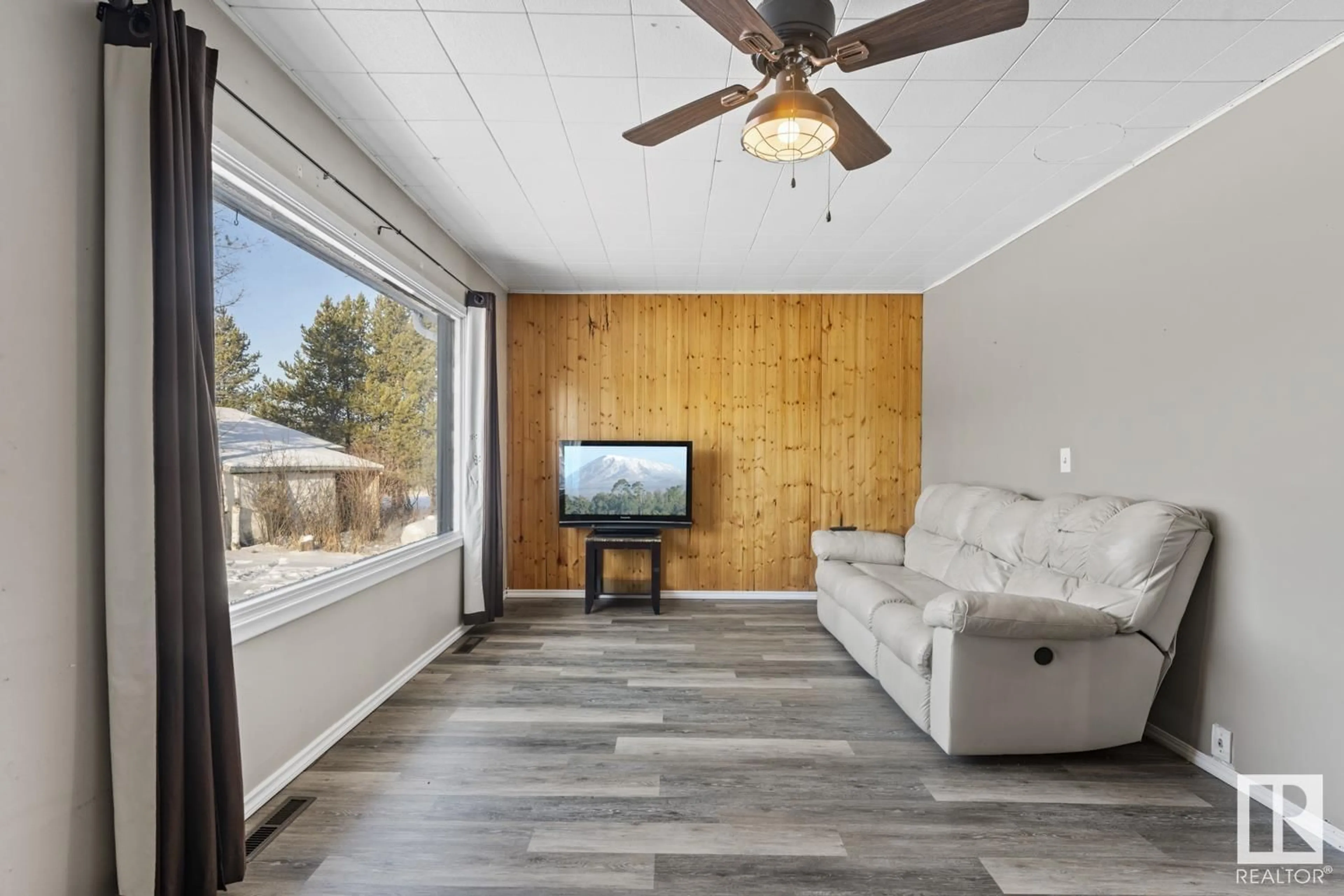 Living room, wood floors for 59529 Rge Rd 444A, Rural Bonnyville M.D. Alberta T9N2J6