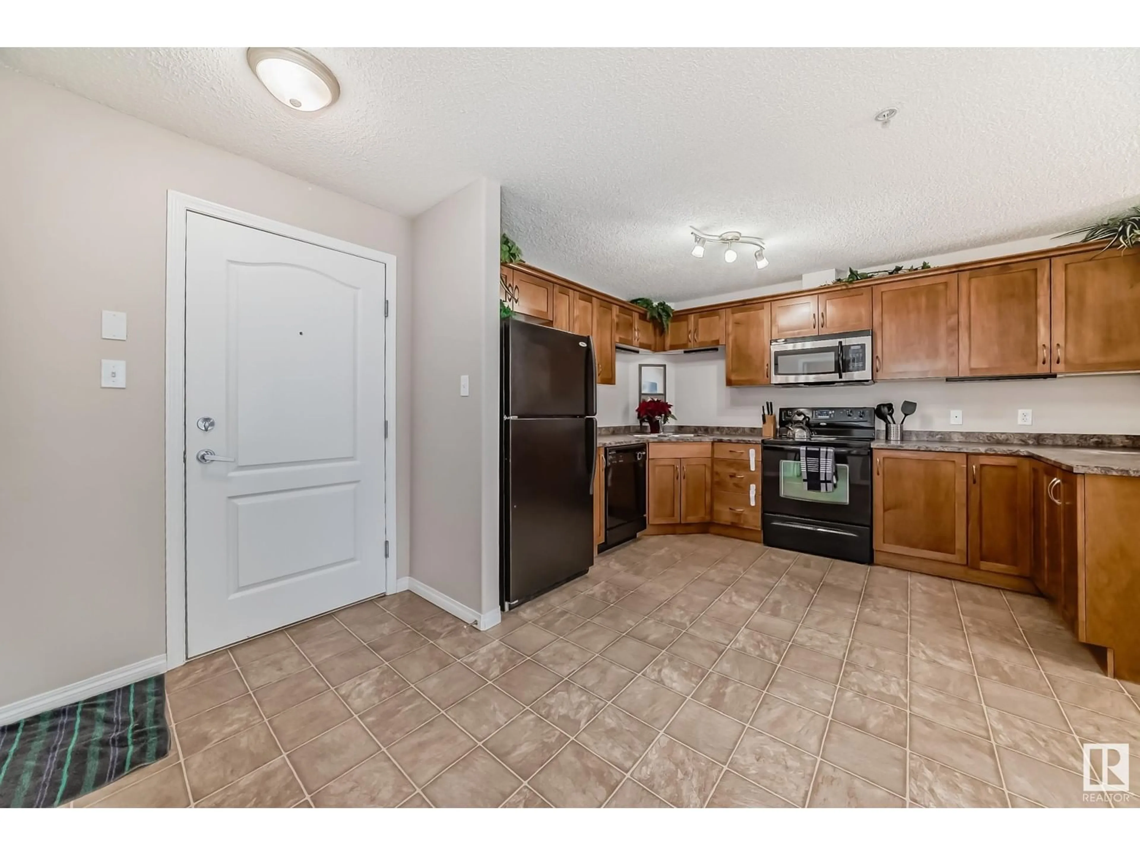 Standard kitchen, wood floors, cottage for #5116 7335 South Terwillegar DR NW, Edmonton Alberta T6R0M1