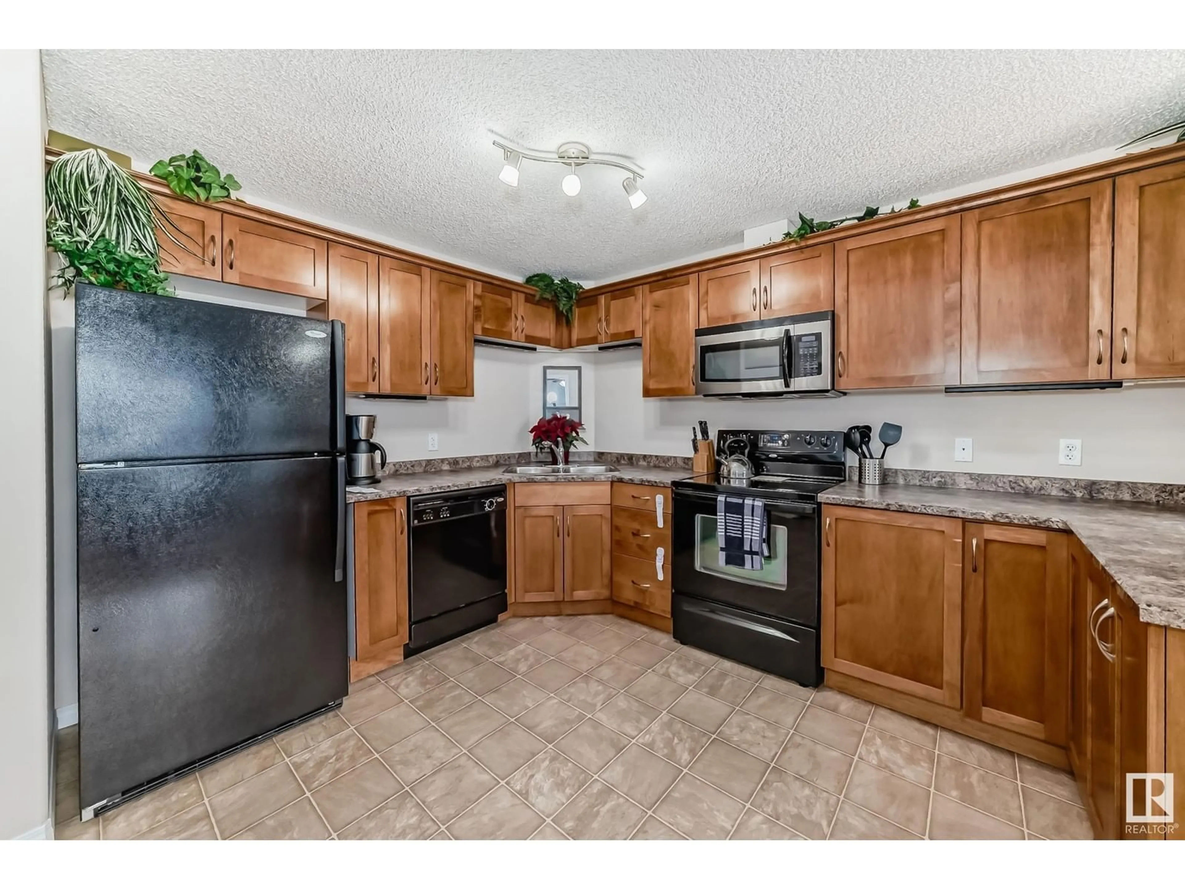 Standard kitchen, wood floors, cottage for #5116 7335 South Terwillegar DR NW, Edmonton Alberta T6R0M1