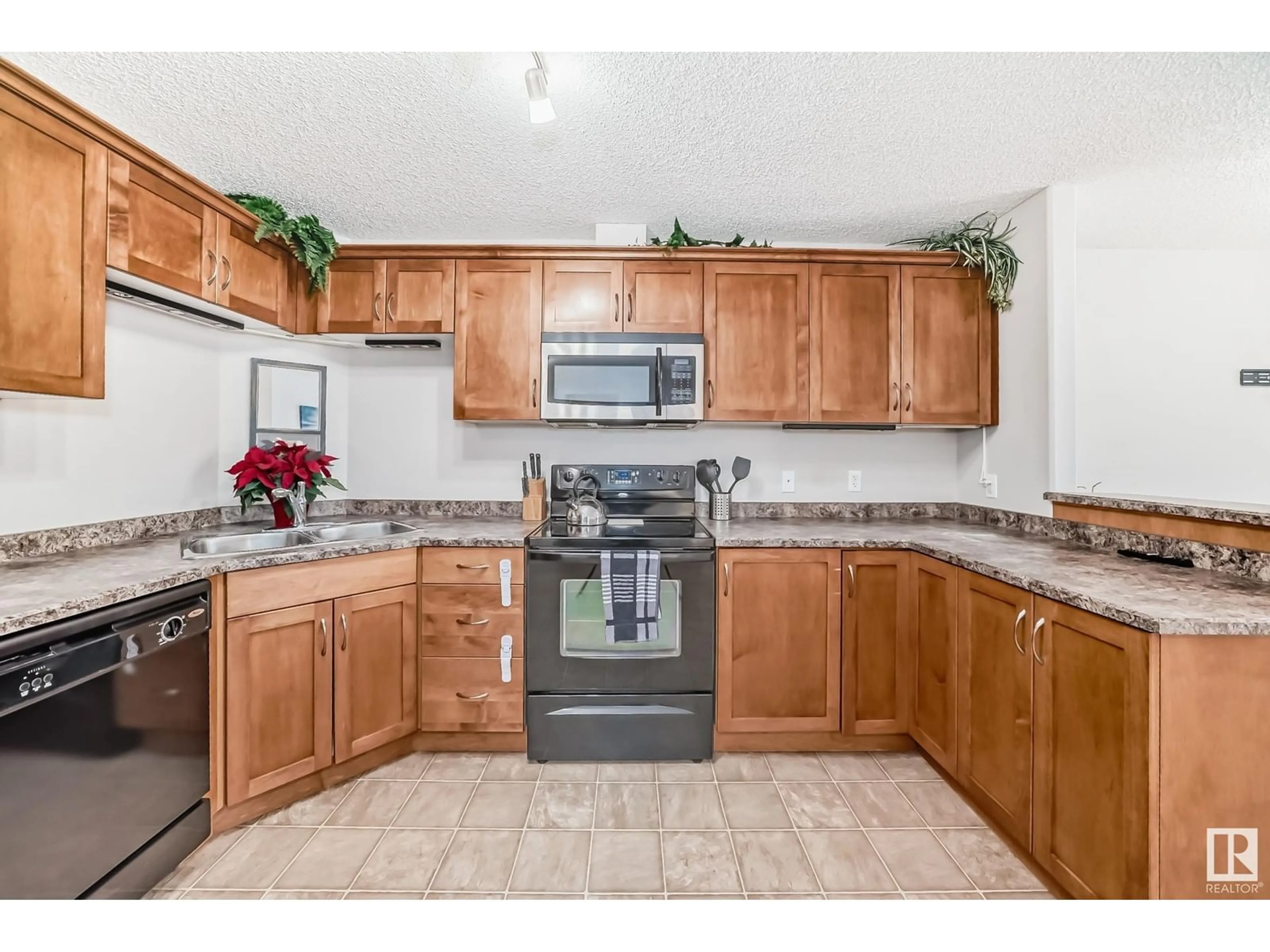 Standard kitchen, wood floors, cottage for #5116 7335 South Terwillegar DR NW, Edmonton Alberta T6R0M1