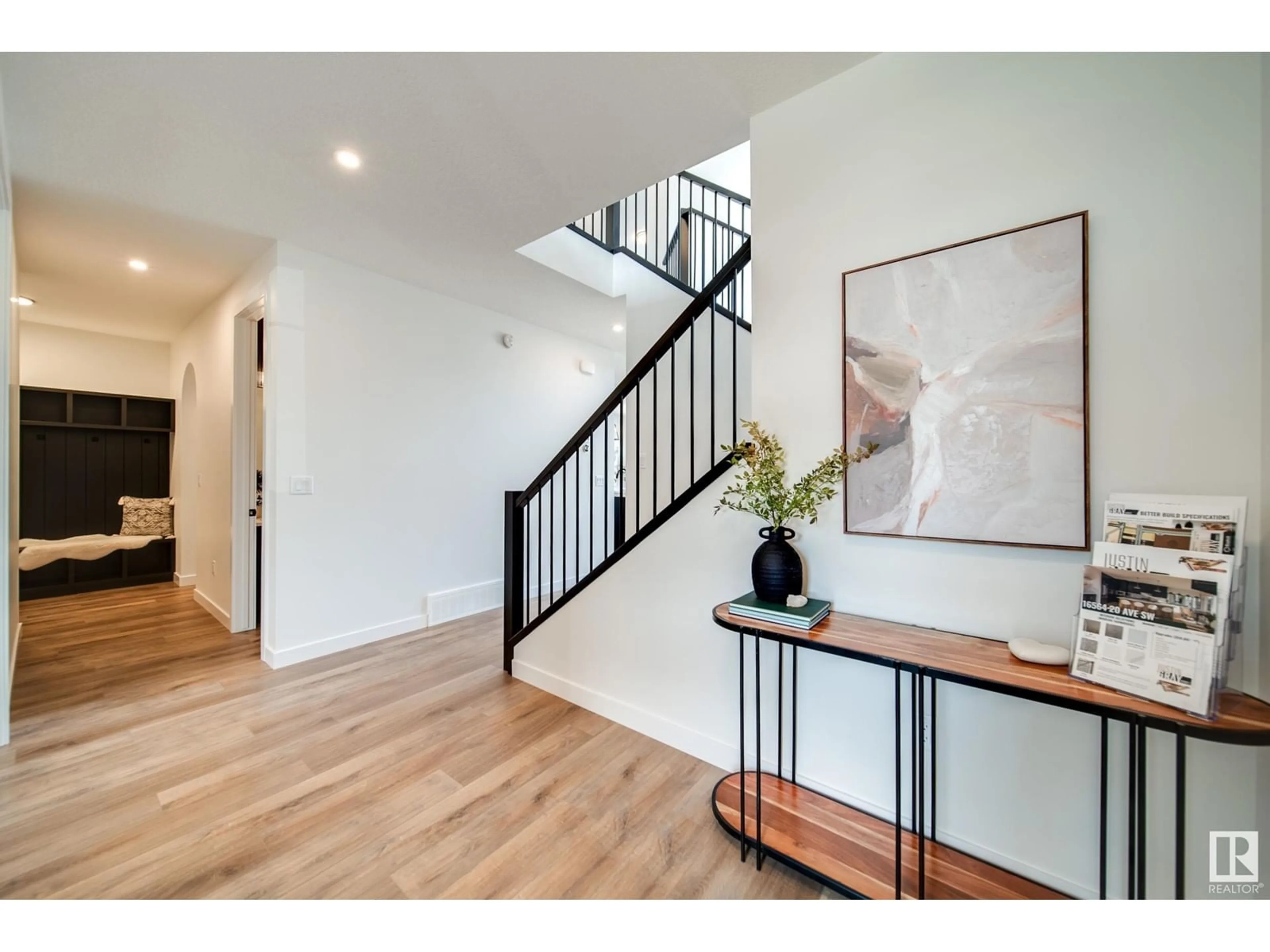 Indoor entryway, wood floors for 18 Newbury CI, Sherwood Park Alberta T8B0E8