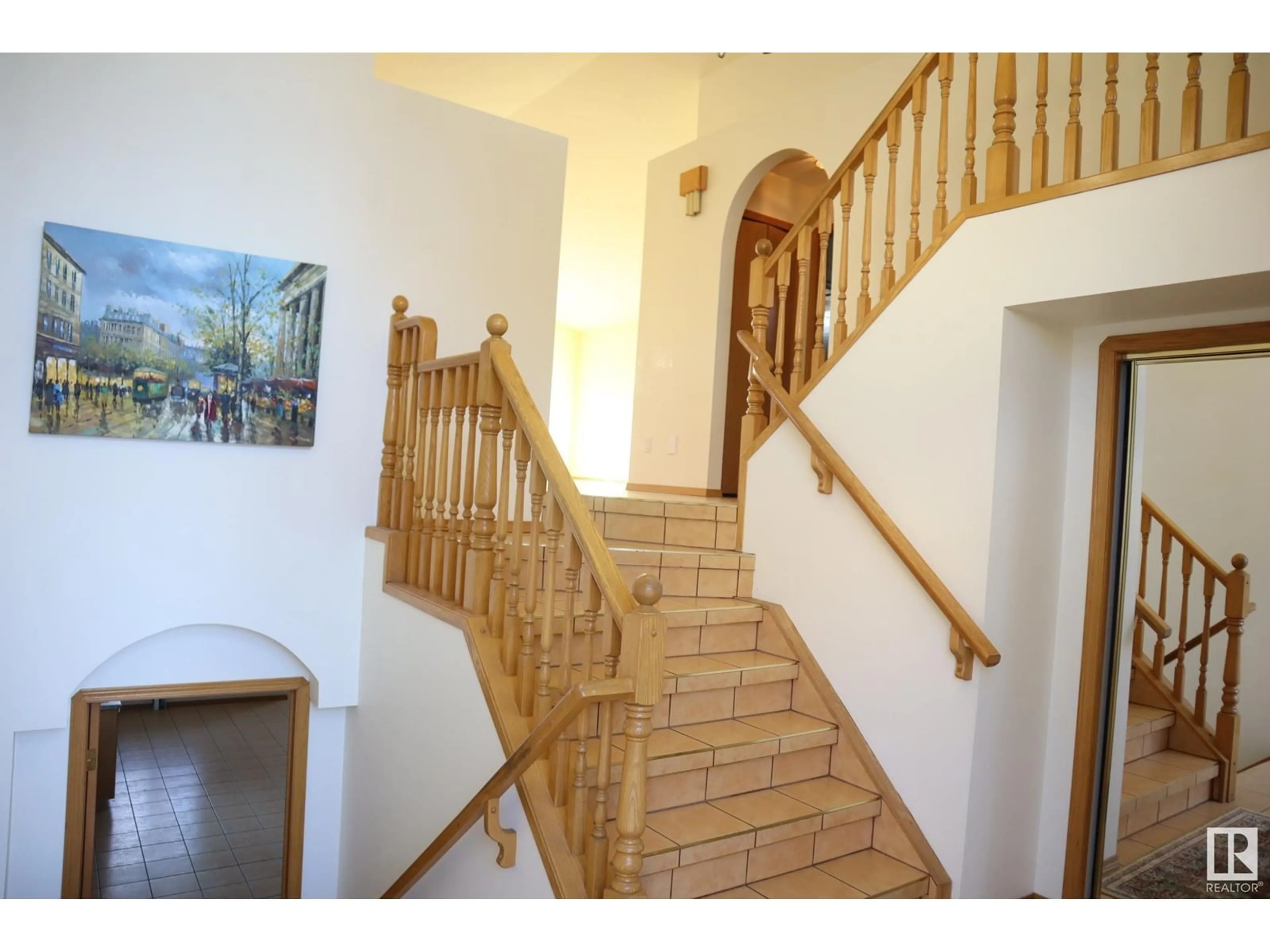 Indoor foyer, wood floors for 16002 67A ST NW NW, Edmonton Alberta T5Z3C3