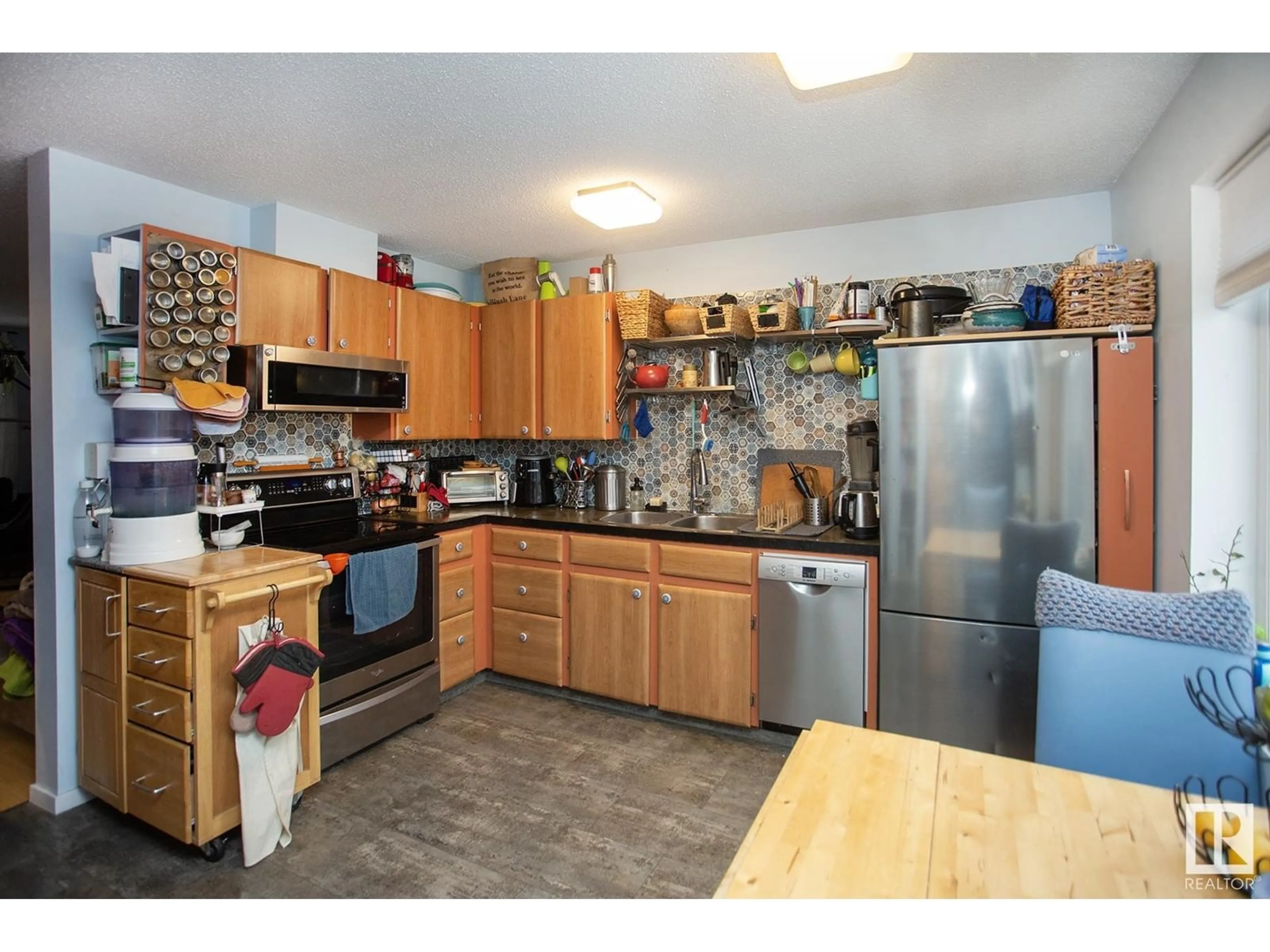 Standard kitchen for 7917 178 ST NW, Edmonton Alberta T5T1L3