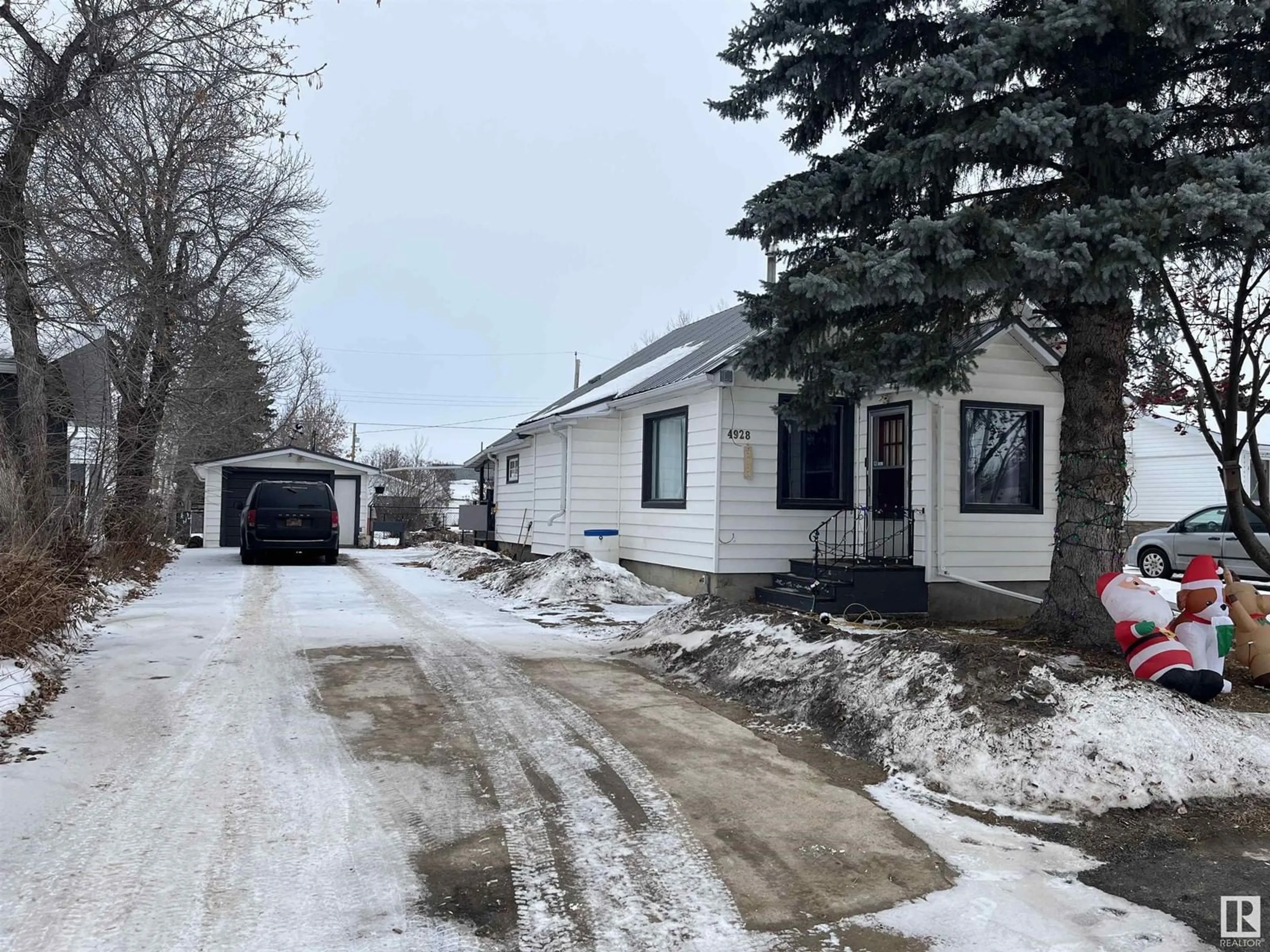 Frontside or backside of a home, the street view for 4928 55 AV, Viking Alberta T0B4N0