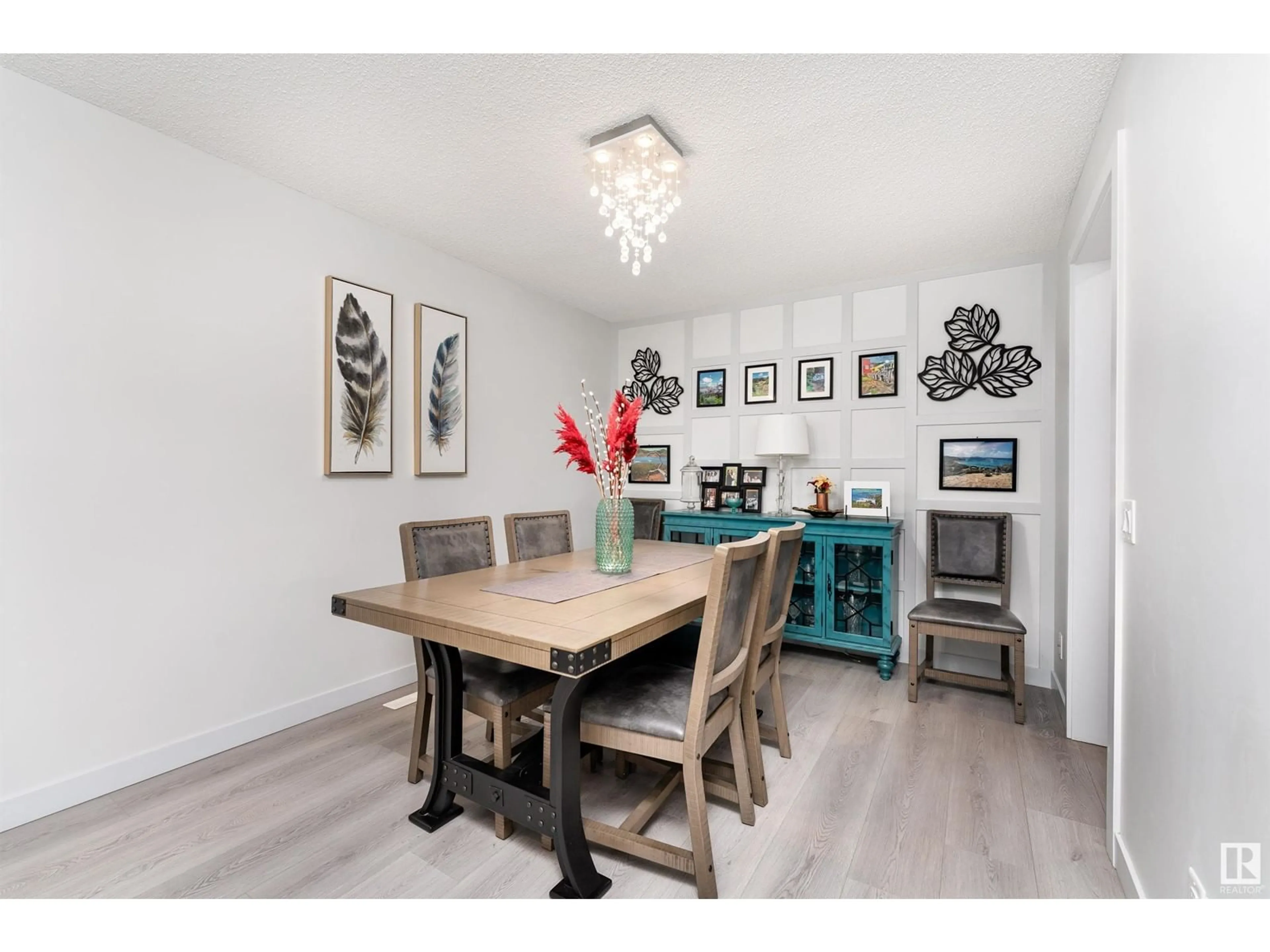 Dining room, wood floors, cottage for 8776 189 ST NW, Edmonton Alberta T5T6C4