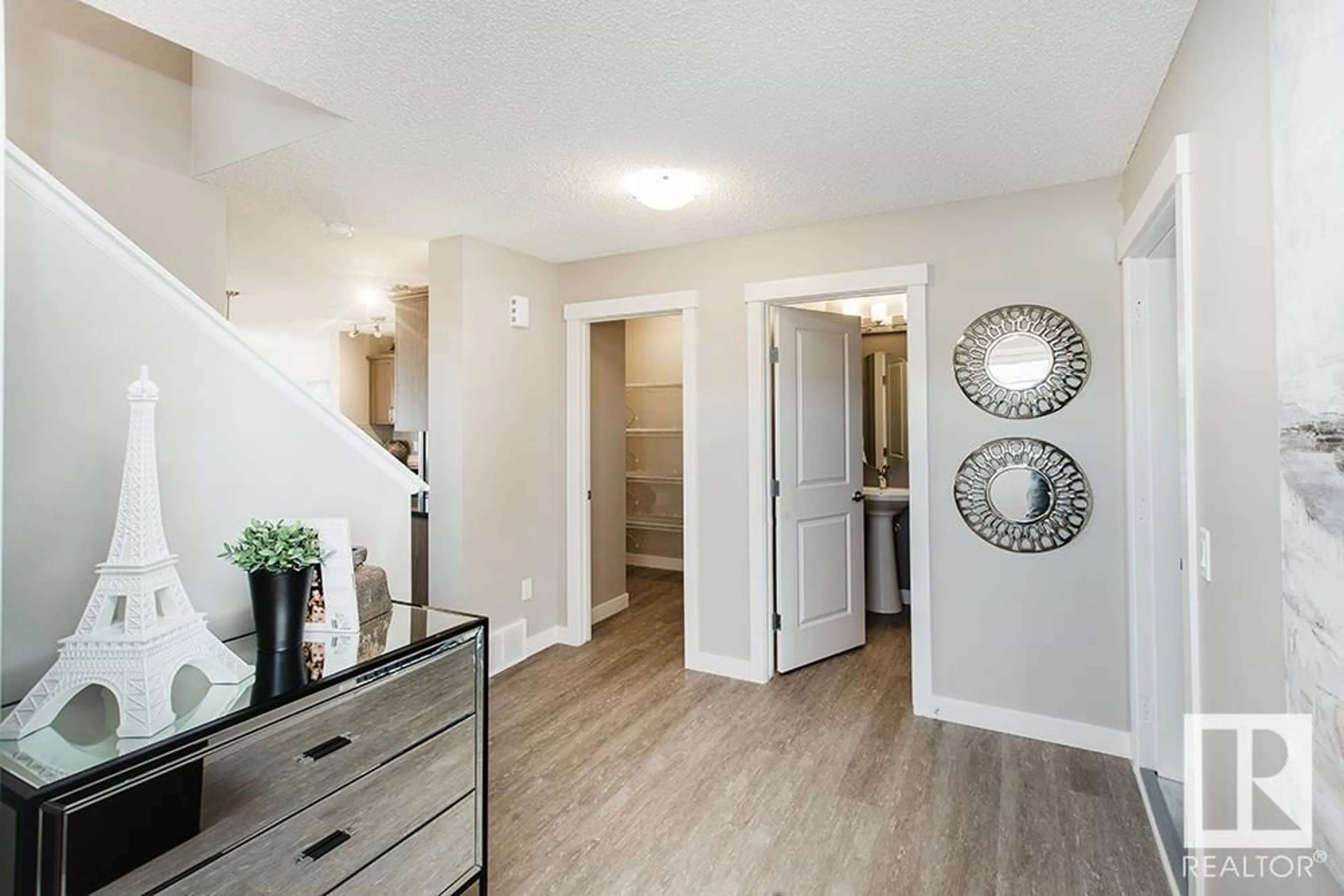 Indoor entryway, wood floors for 1729 Westerra WD, Stony Plain Alberta T7Z2Z1