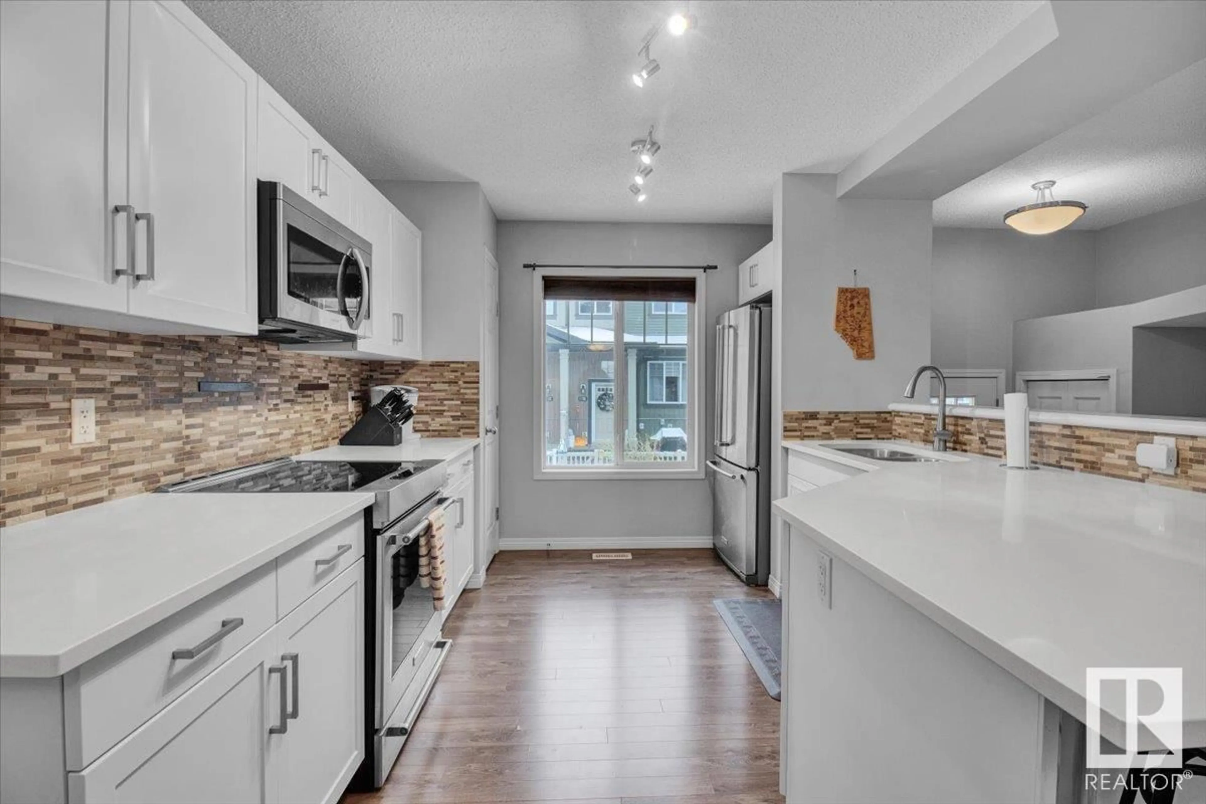 Open concept kitchen for #91 3305 ORCHARDS LINK LI SW, Edmonton Alberta T6X2H1