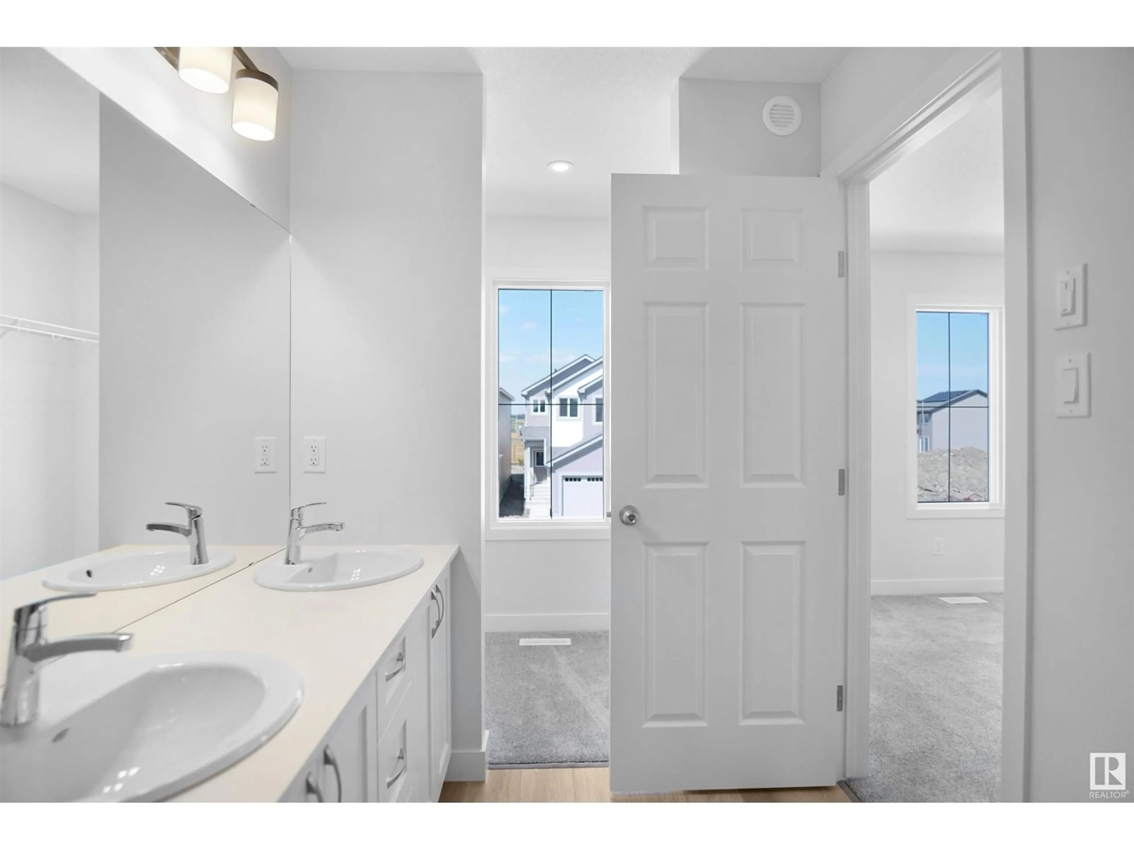 Standard bathroom, ceramic/tile floor for 17651 49 ST NW, Edmonton Alberta T5Y4B7