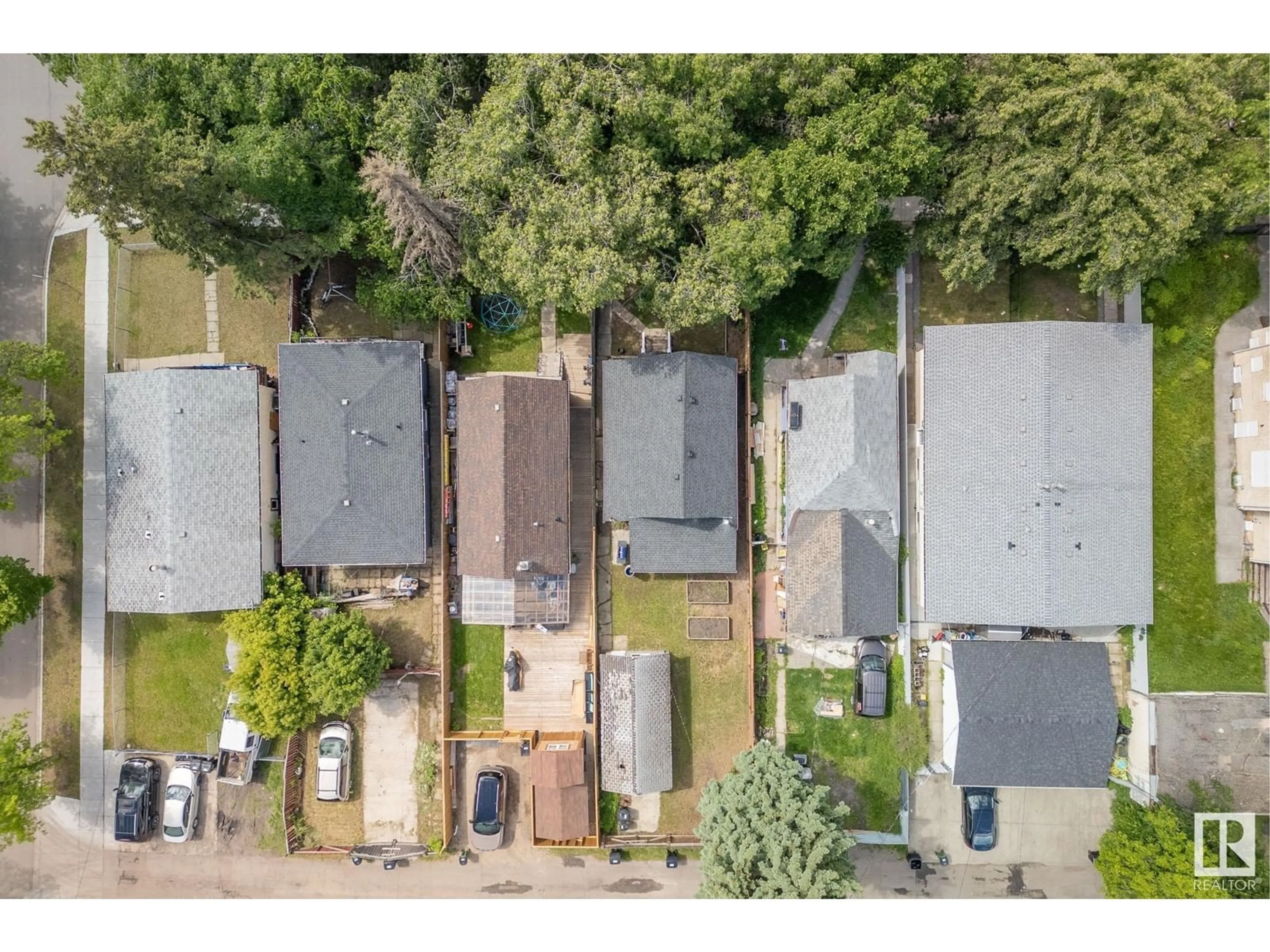 Frontside or backside of a home, the street view for 11211 93 ST NW, Edmonton Alberta T5G1B9