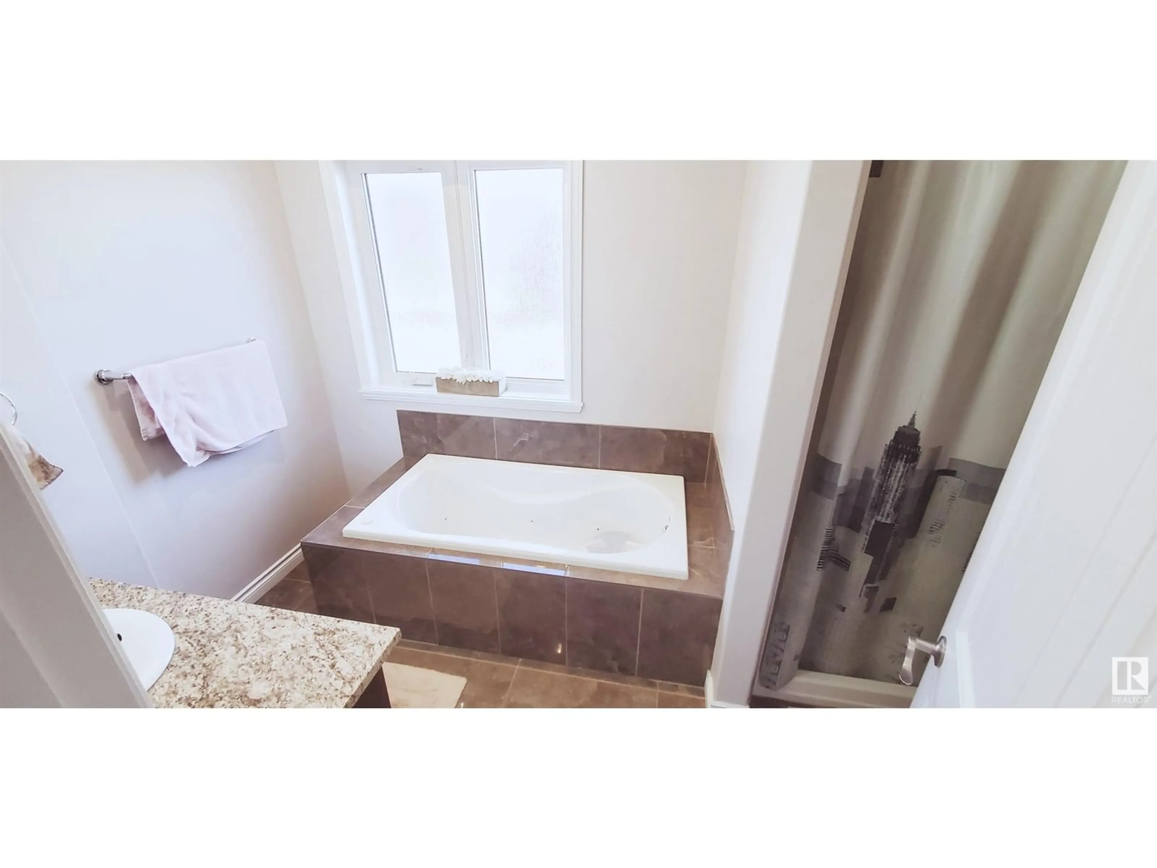 Contemporary bathroom, ceramic/tile floor for 5810 MEADOW WY, Cold Lake Alberta T9M0C2