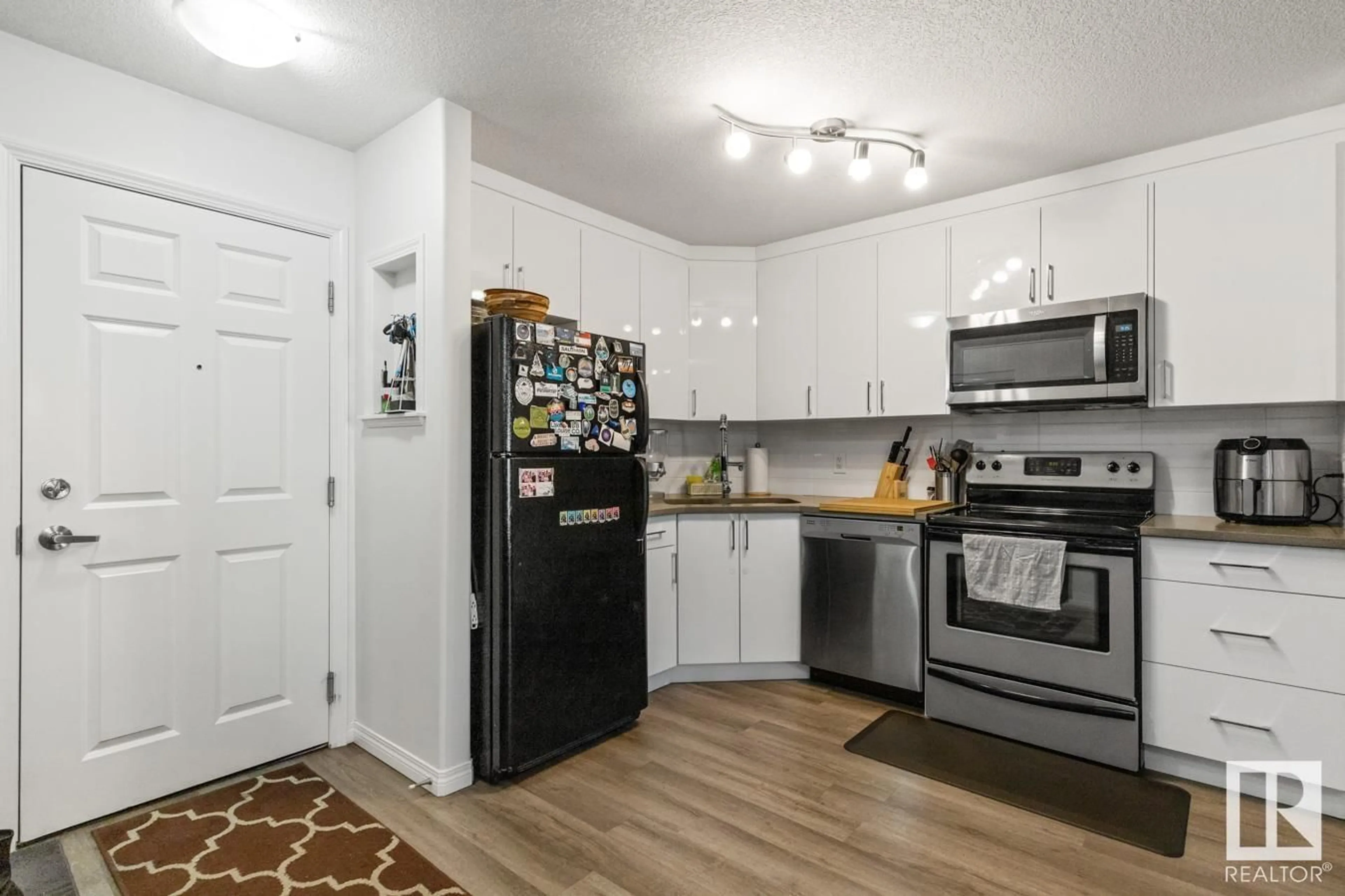 Standard kitchen, wood floors, cottage for #209 9945 167 ST NW, Edmonton Alberta T5P3W2