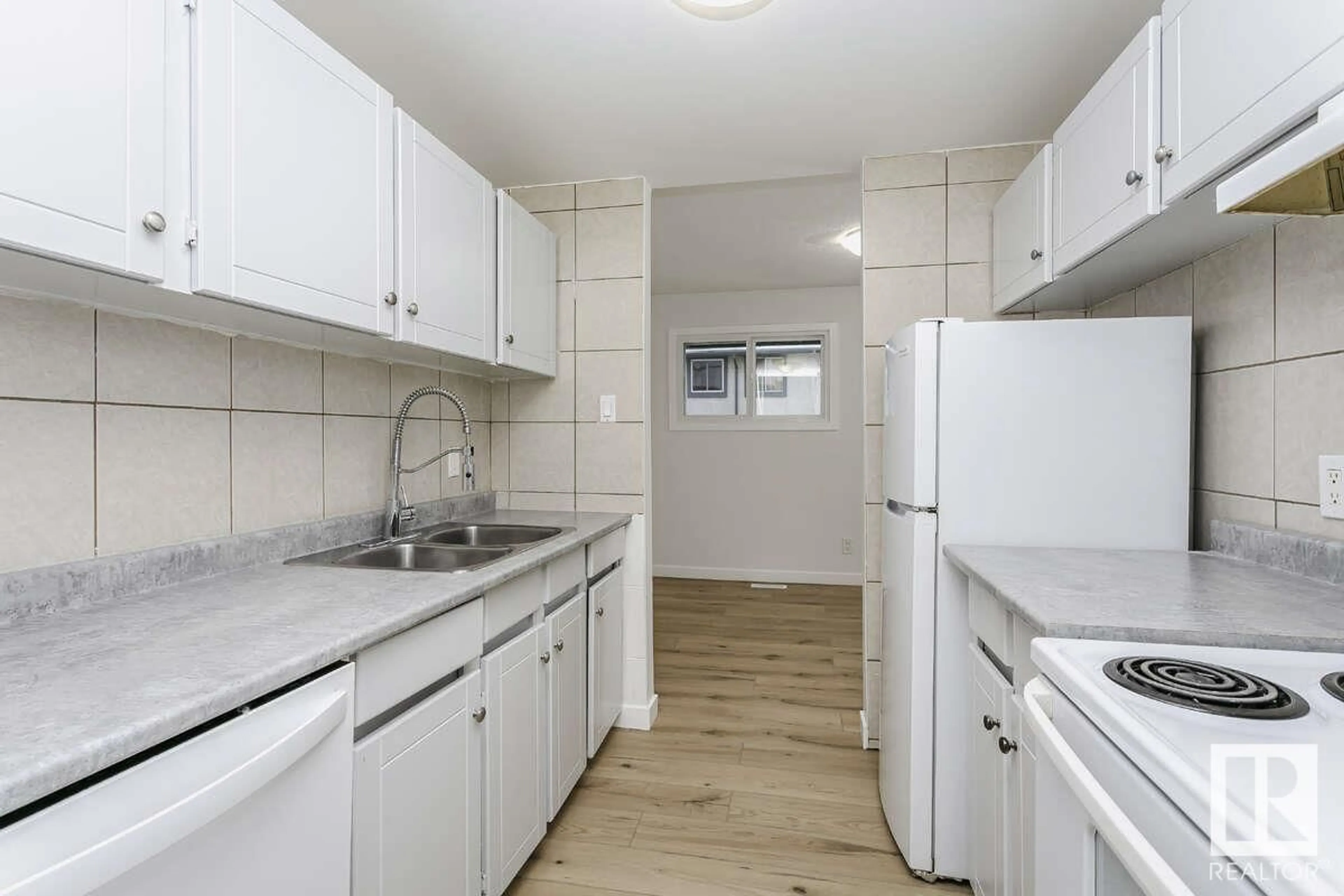 Standard kitchen, wood floors, cottage for 218 Abbottsfield RD NW, Edmonton Alberta T5W5W9