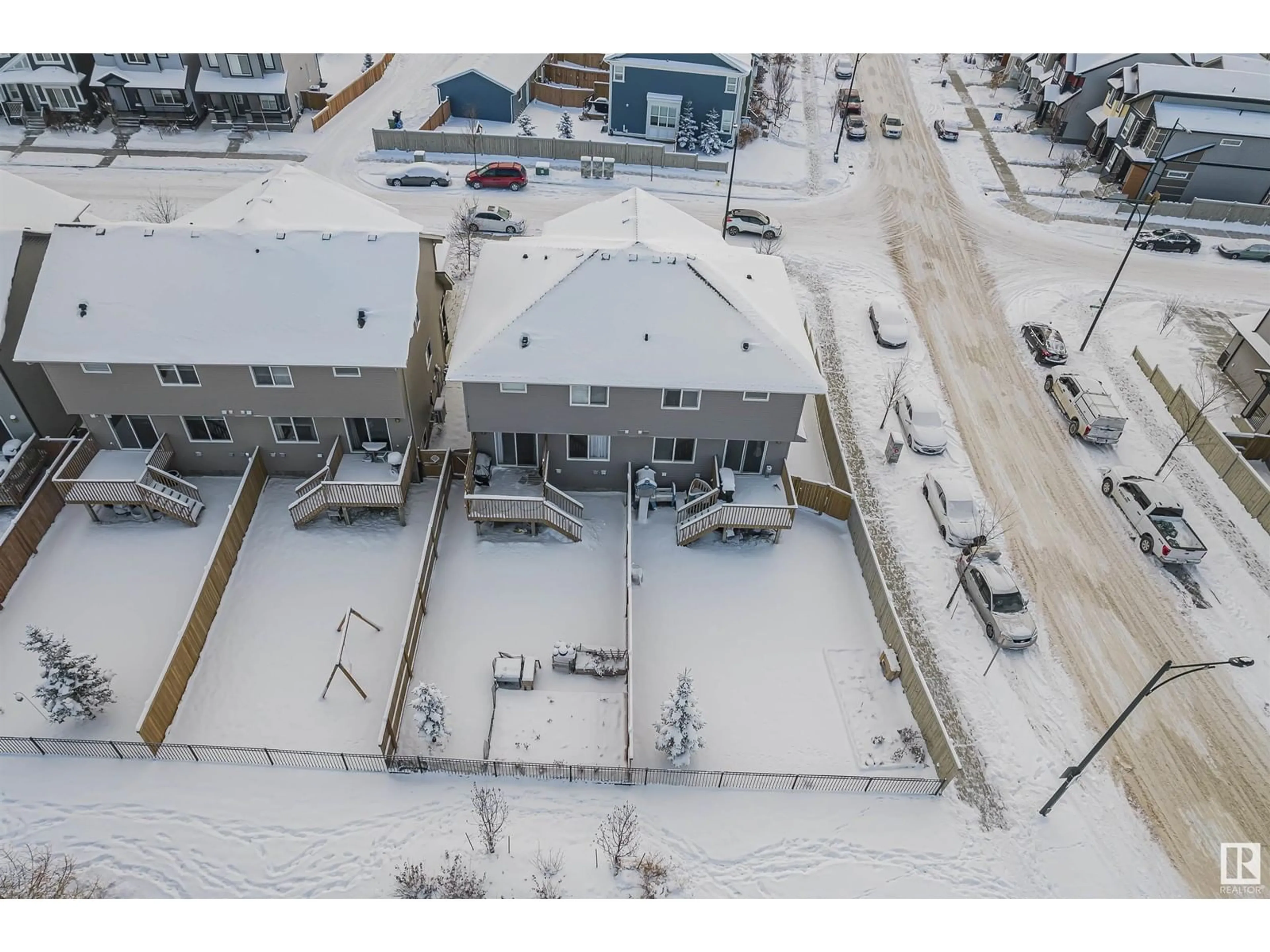 A pic from exterior of the house or condo, the street view for 322 42 Ave nw NW, Edmonton Alberta T6T1B3