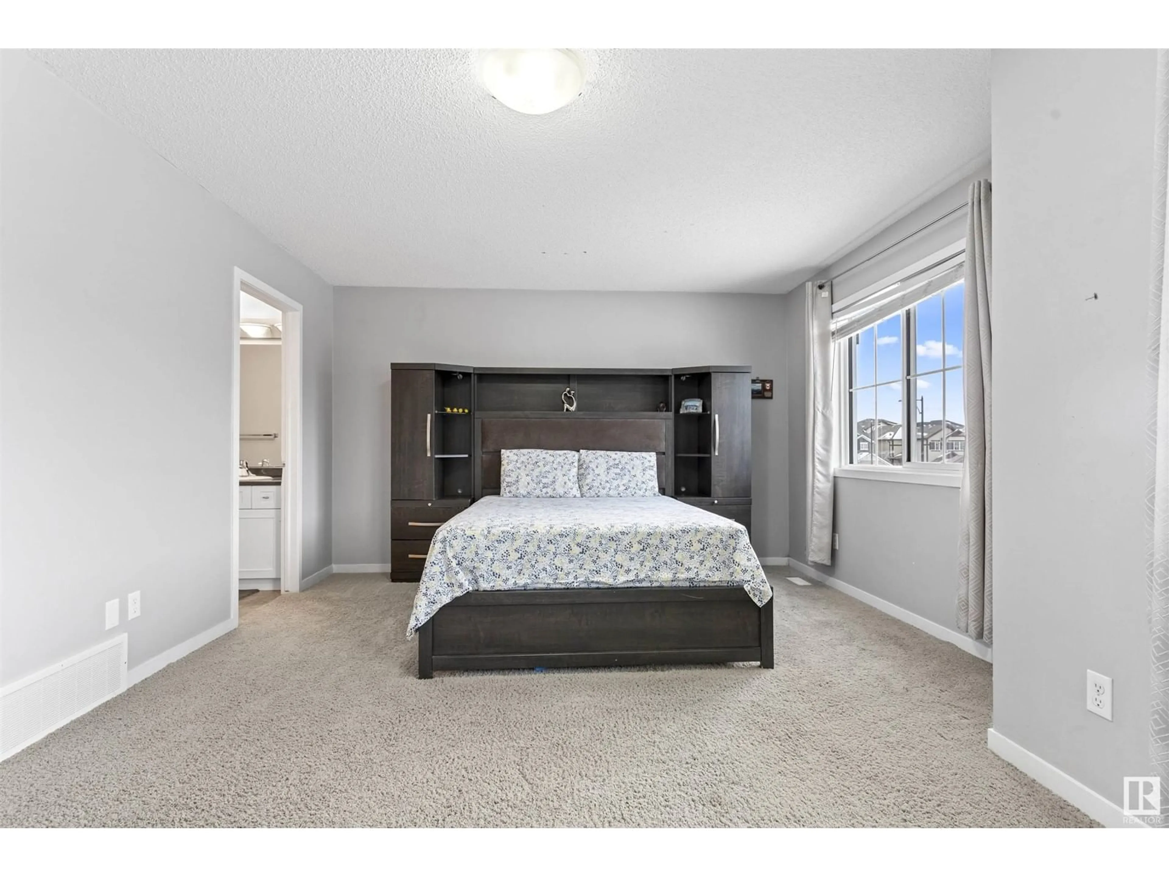 A pic of a room, carpet floors for 1947 51 ST SW, Edmonton Alberta T6X1A4