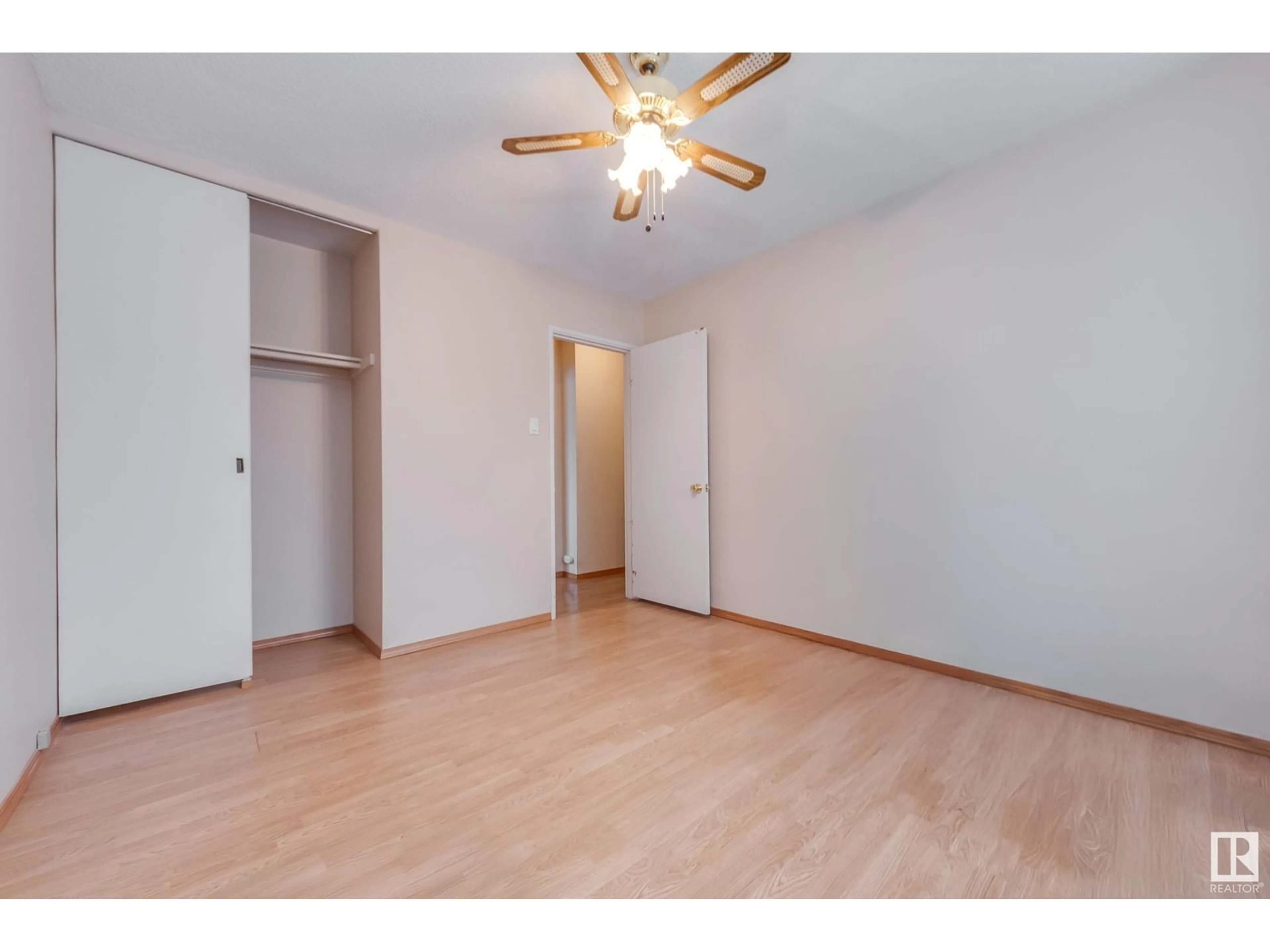 A pic of a room for 7343 76 ST NW, Edmonton Alberta T6C2J7