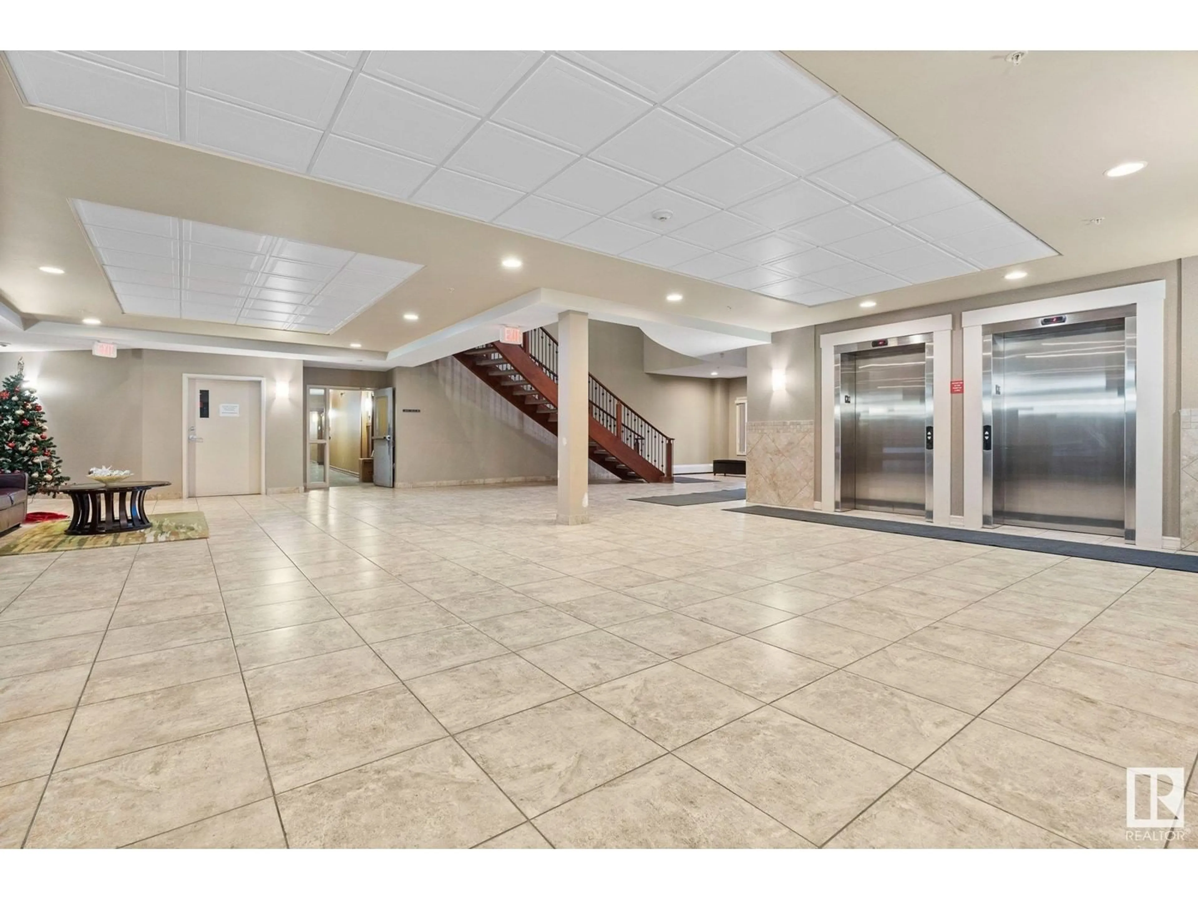 Indoor foyer for #215 263 MACEWAN RD SW, Edmonton Alberta T6W0C4