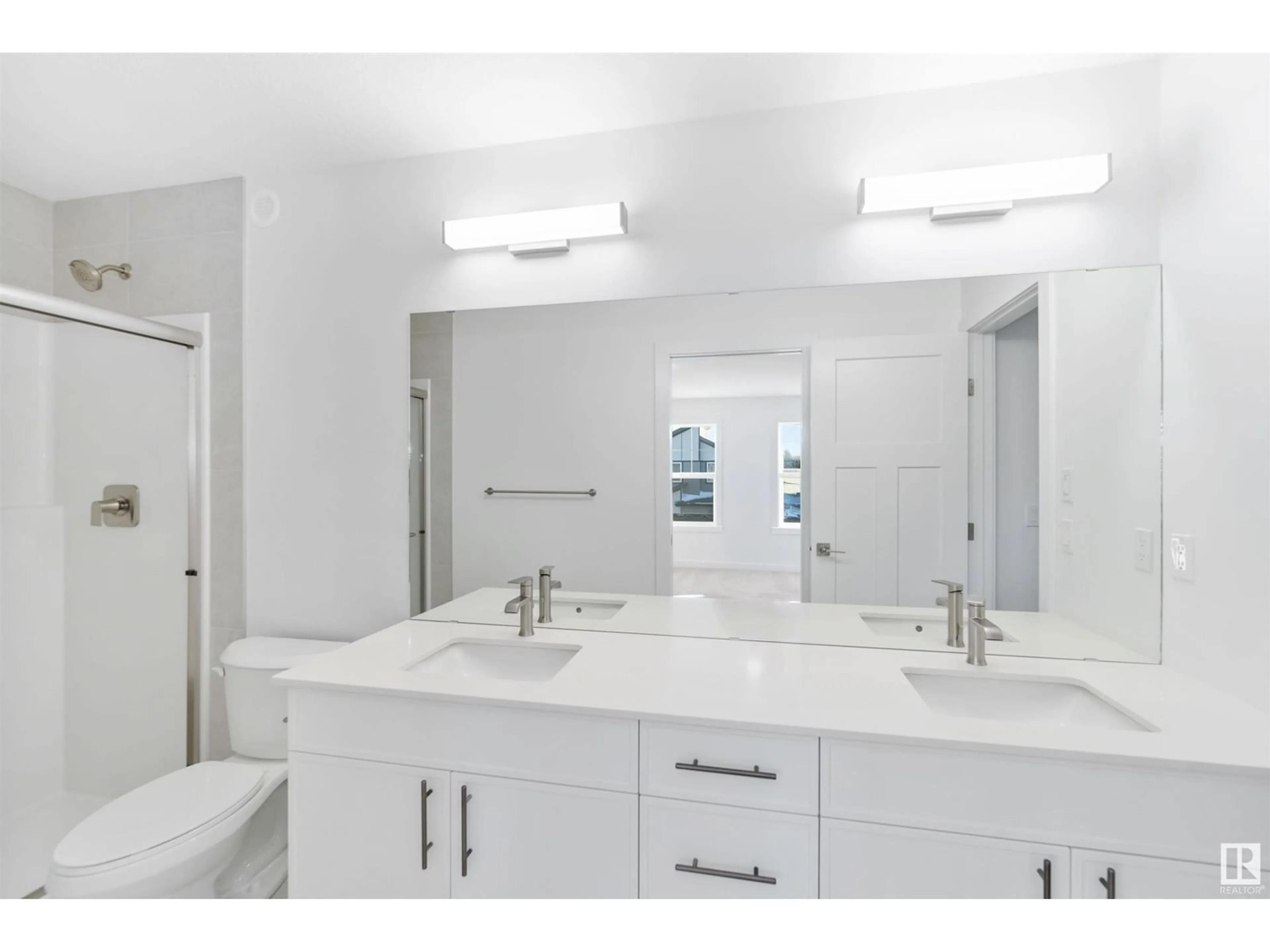 Standard bathroom, ceramic/tile floor for 1643 27 ST NW, Edmonton Alberta T6T0R6