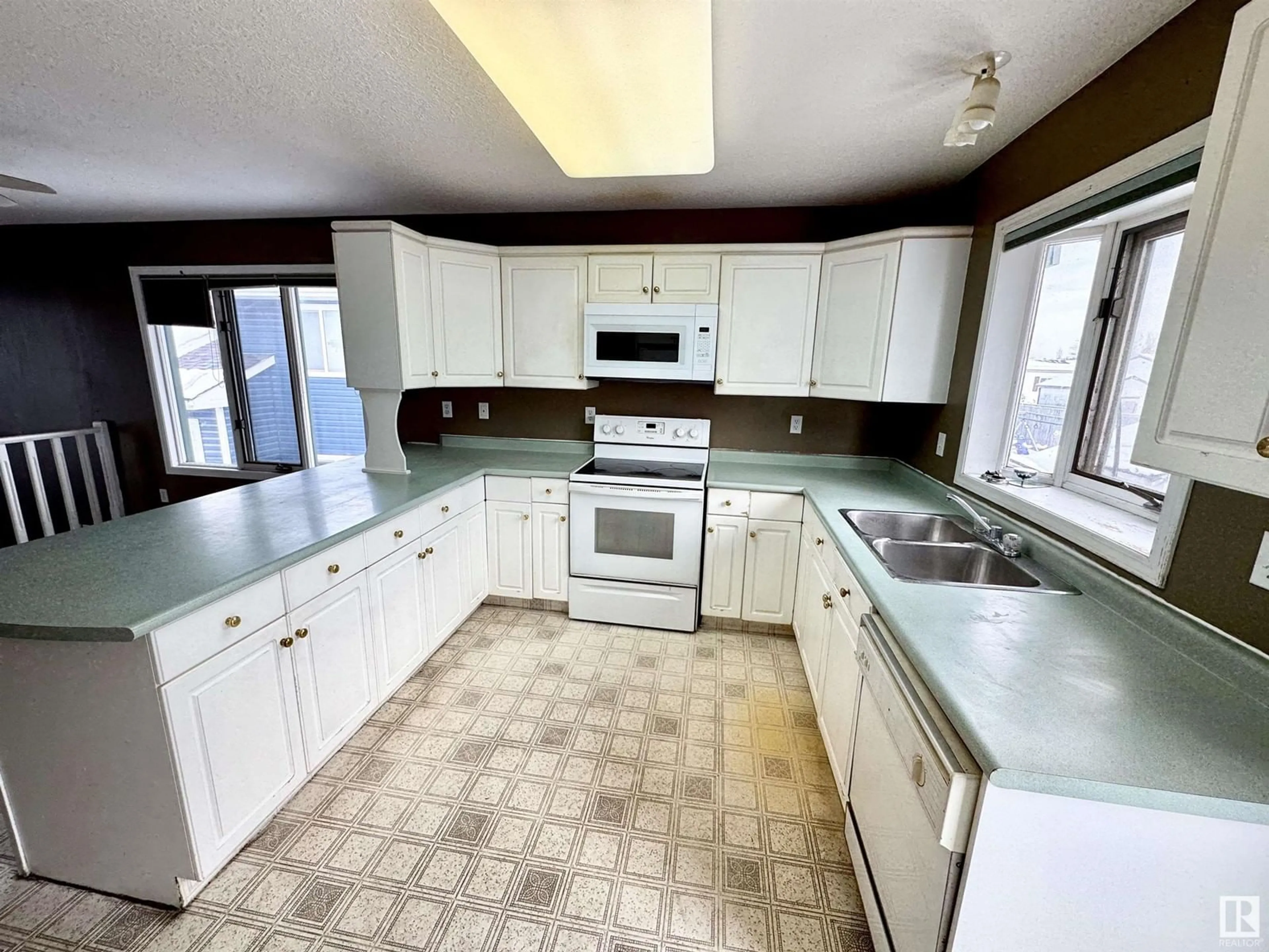 Open concept kitchen, ceramic/tile floor for 4008 55 AV, Whitecourt Alberta T7S1C5