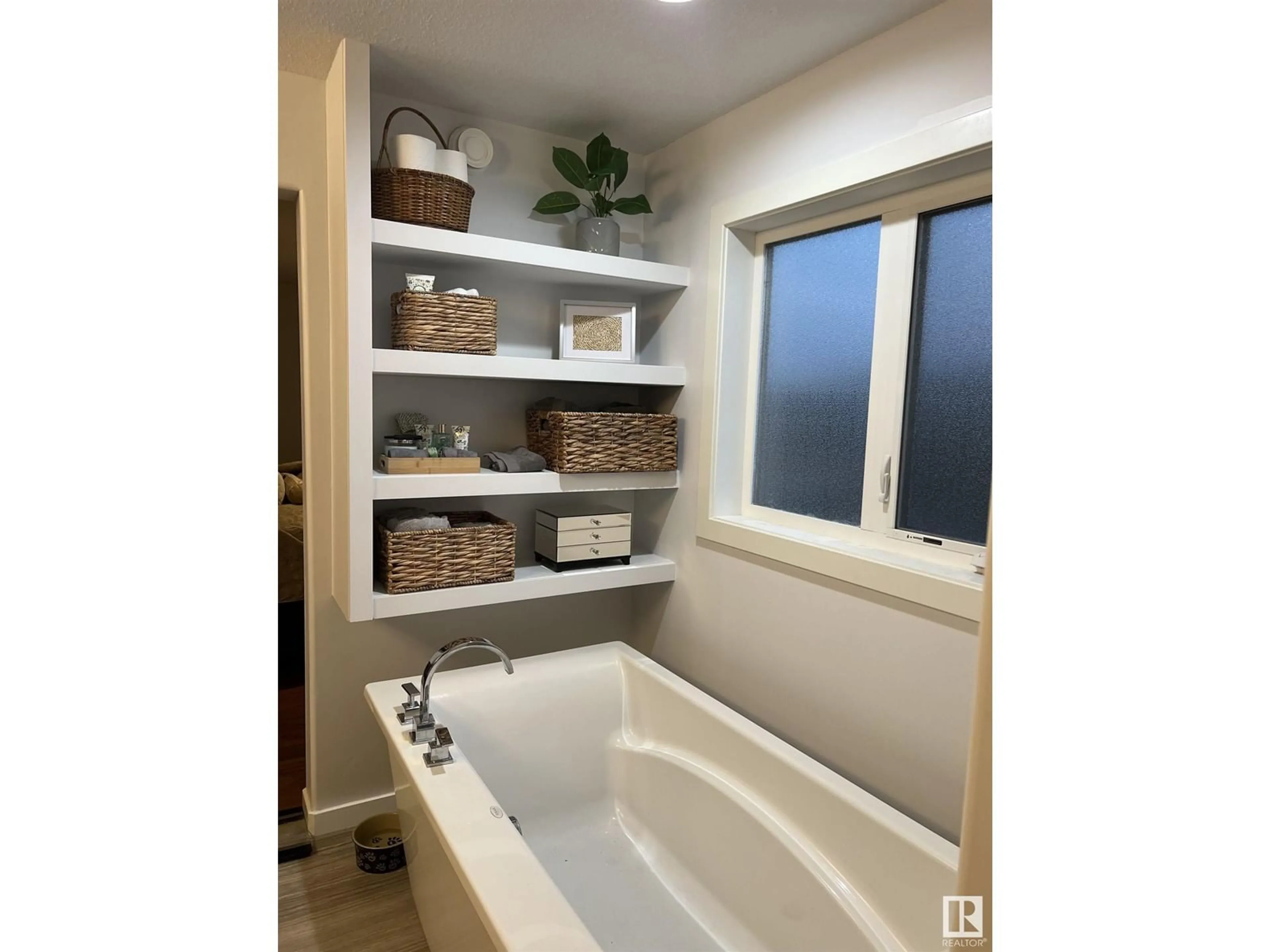 Contemporary bathroom, ceramic/tile floor for 3131 Winspear CR SW SW, Edmonton Alberta T6X1P3