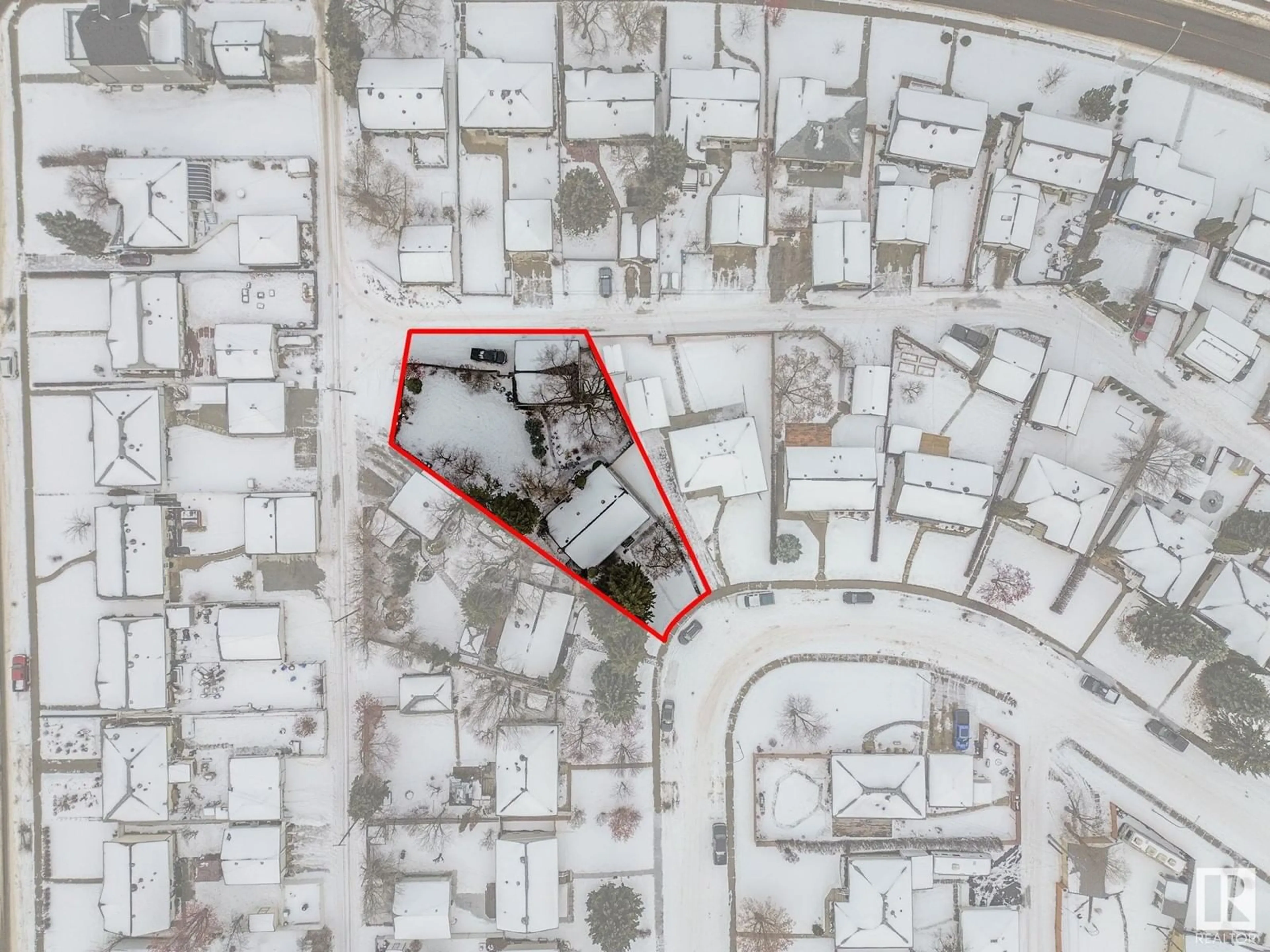 A pic from outside/outdoor area/front of a property/back of a property/a pic from drone, street for 12336 134A AV NW, Edmonton Alberta T5L3W4