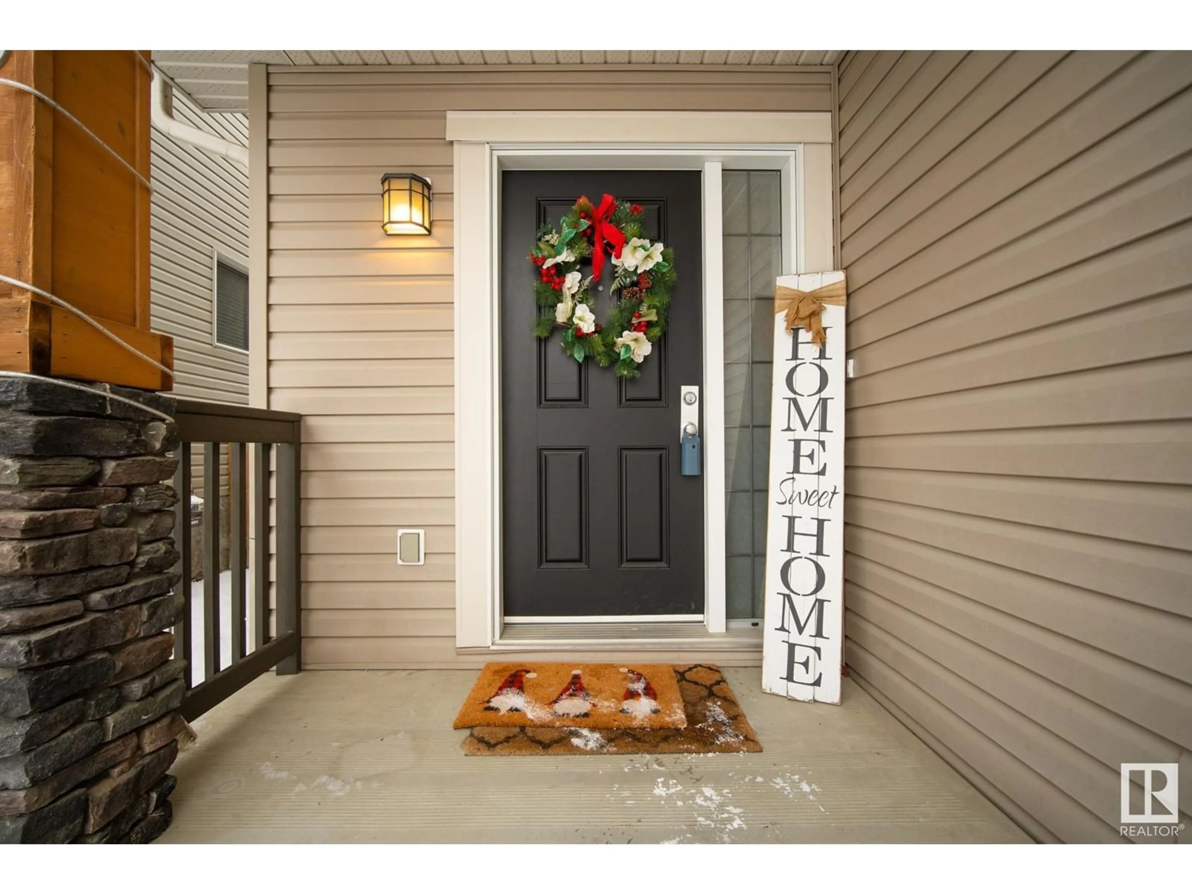 Indoor entryway for 80 MEADOWLAND CR, Spruce Grove Alberta T7X0P9