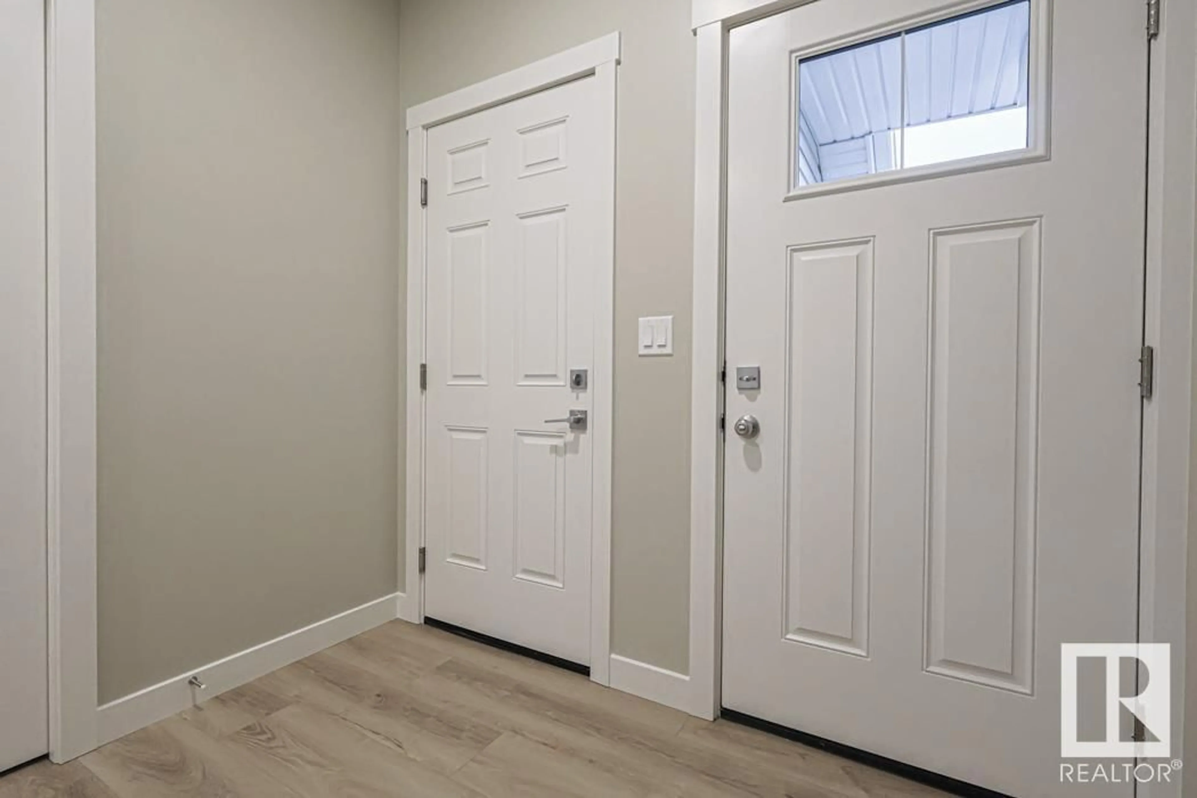 Indoor entryway for 17505 62A ST NW, Edmonton Alberta T5Y3P2