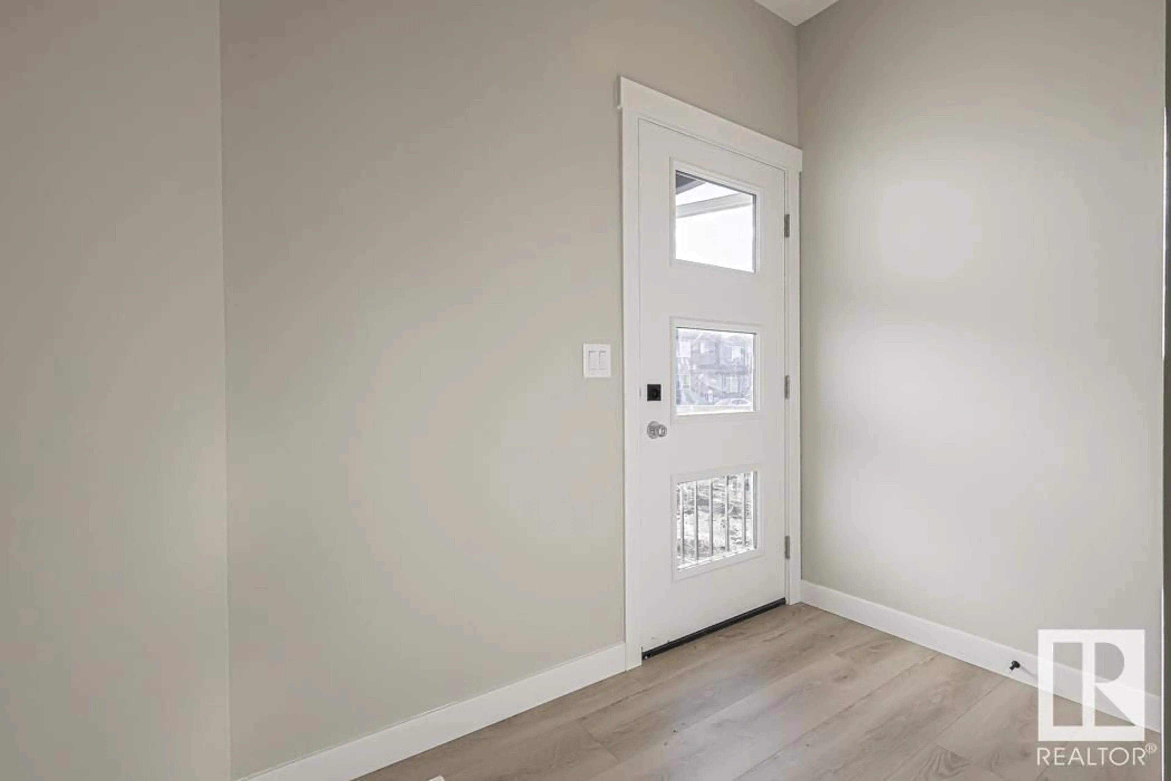 Indoor entryway for 2804 194 ST NW, Edmonton Alberta T6M2N6