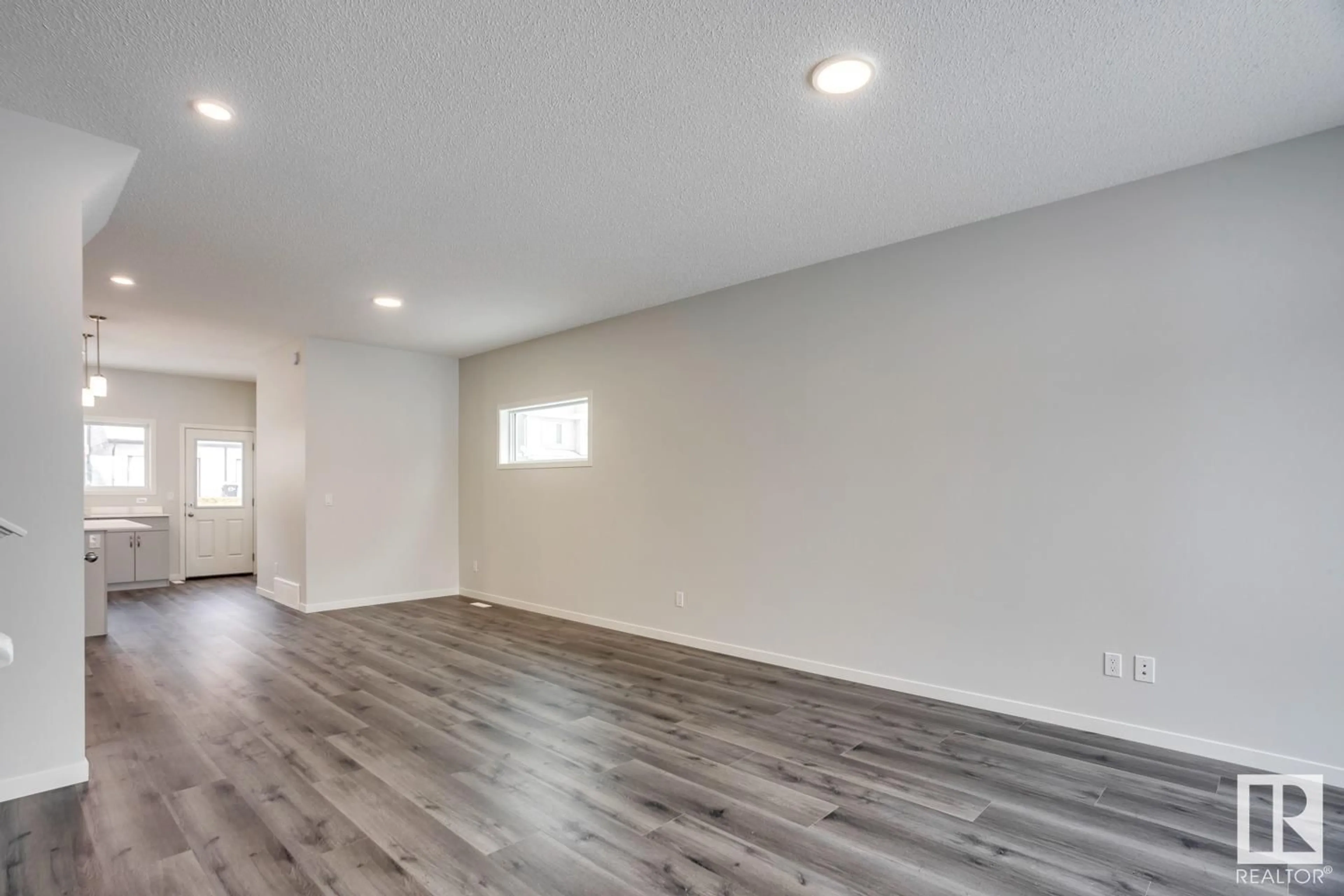 A pic of a room for 1643 16 AV NW, Edmonton Alberta T5Y0N4