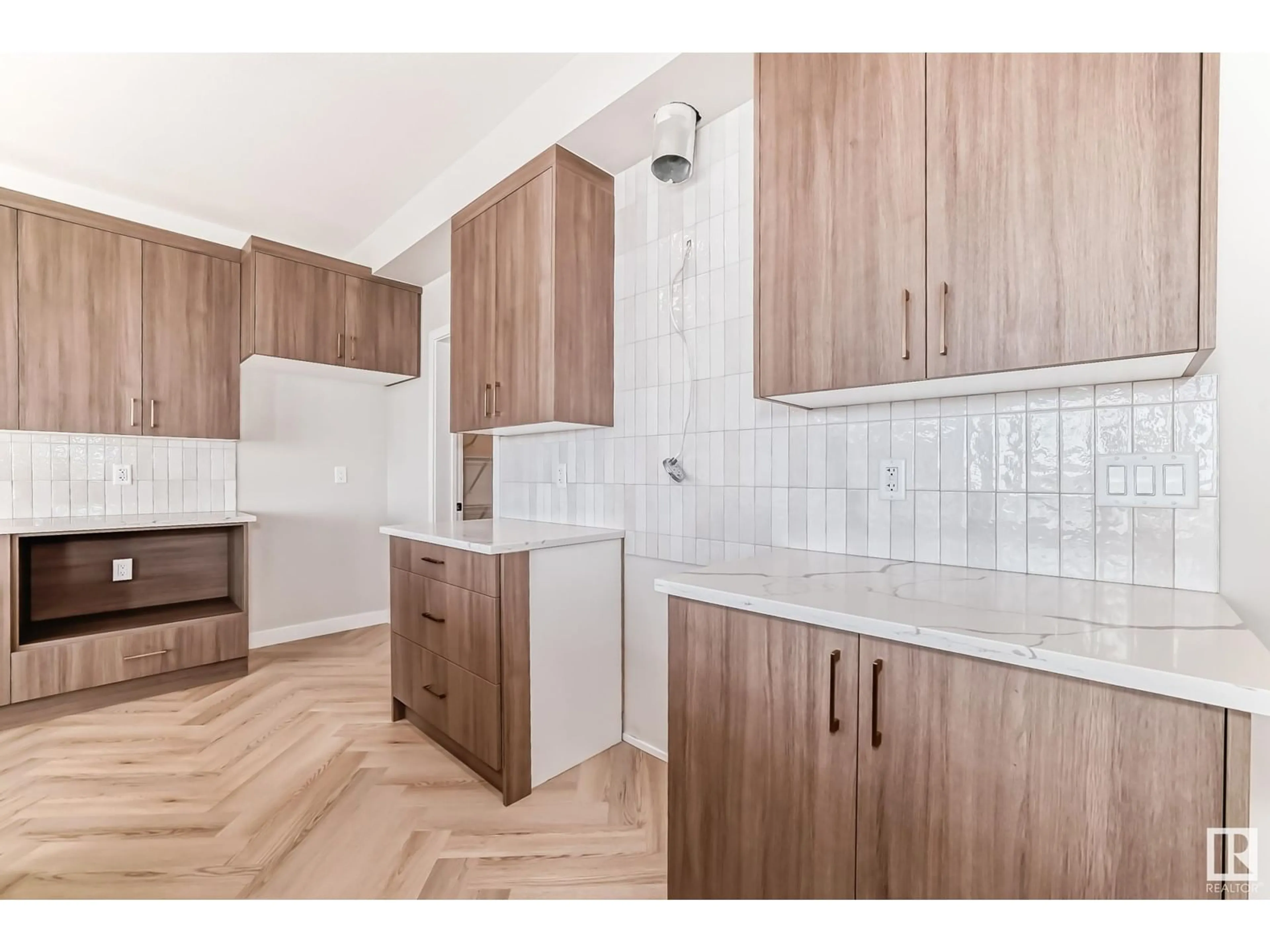 Standard kitchen, unknown for 3320 168 ST SW, Edmonton Alberta T6W5M3