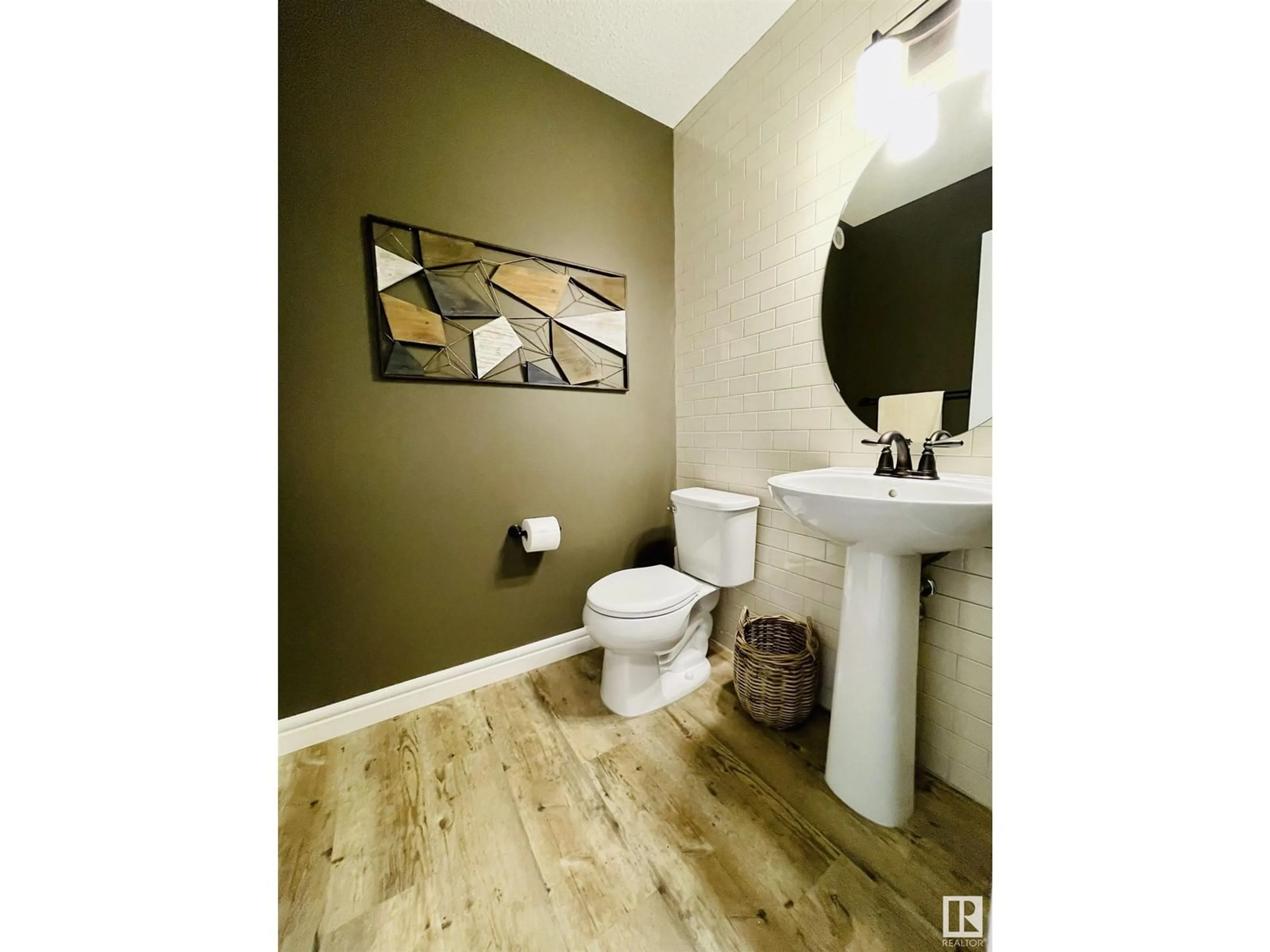 Contemporary bathroom, unknown for 2107 DESROCHERS DR SW, Edmonton Alberta T6W1A7