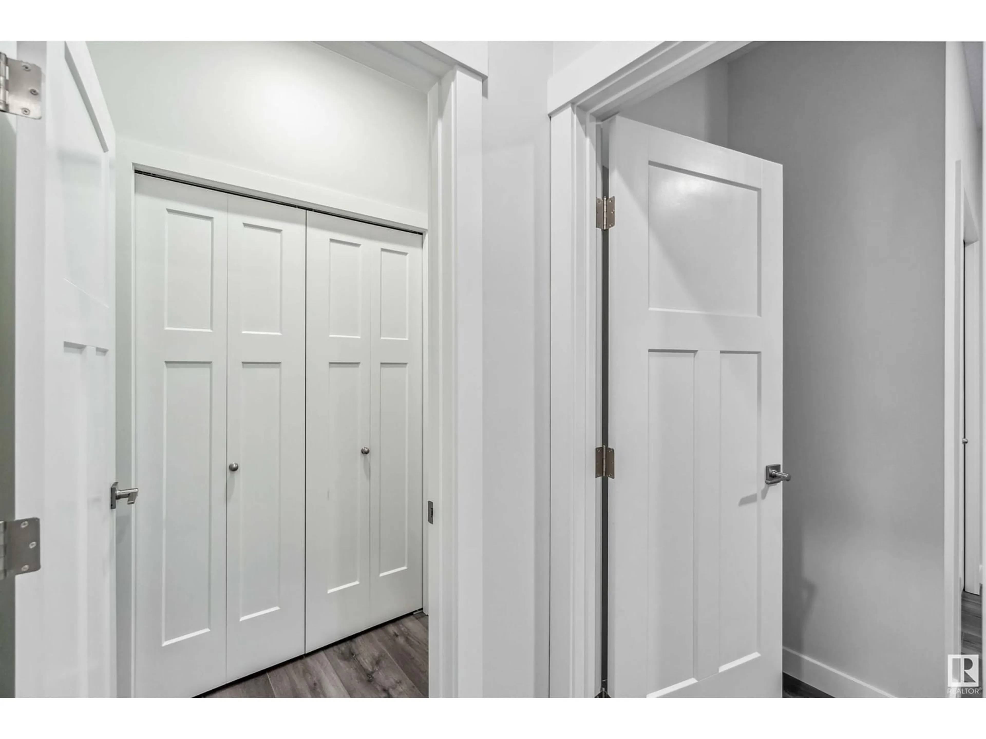 Indoor entryway for 2808 194 ST NW, Edmonton Alberta T6M3B1