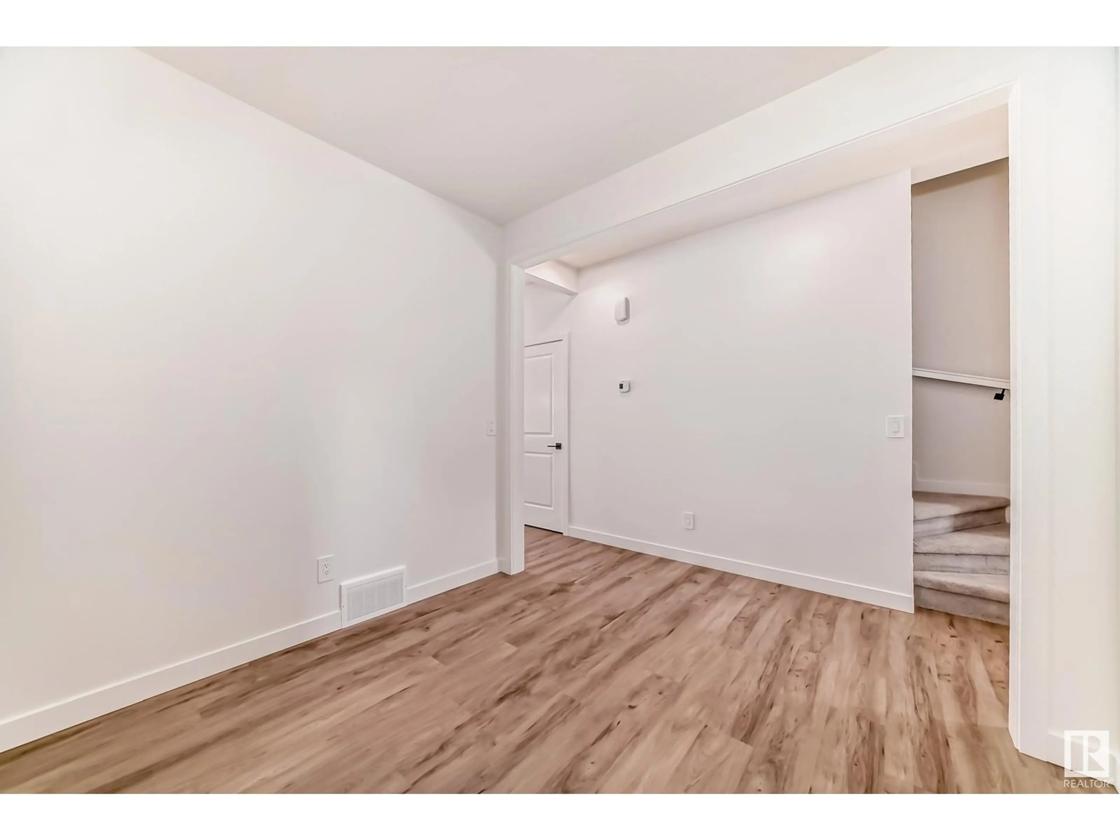 A pic of a room for 5411 KOOTOOK RD SW, Edmonton Alberta T6W5J3