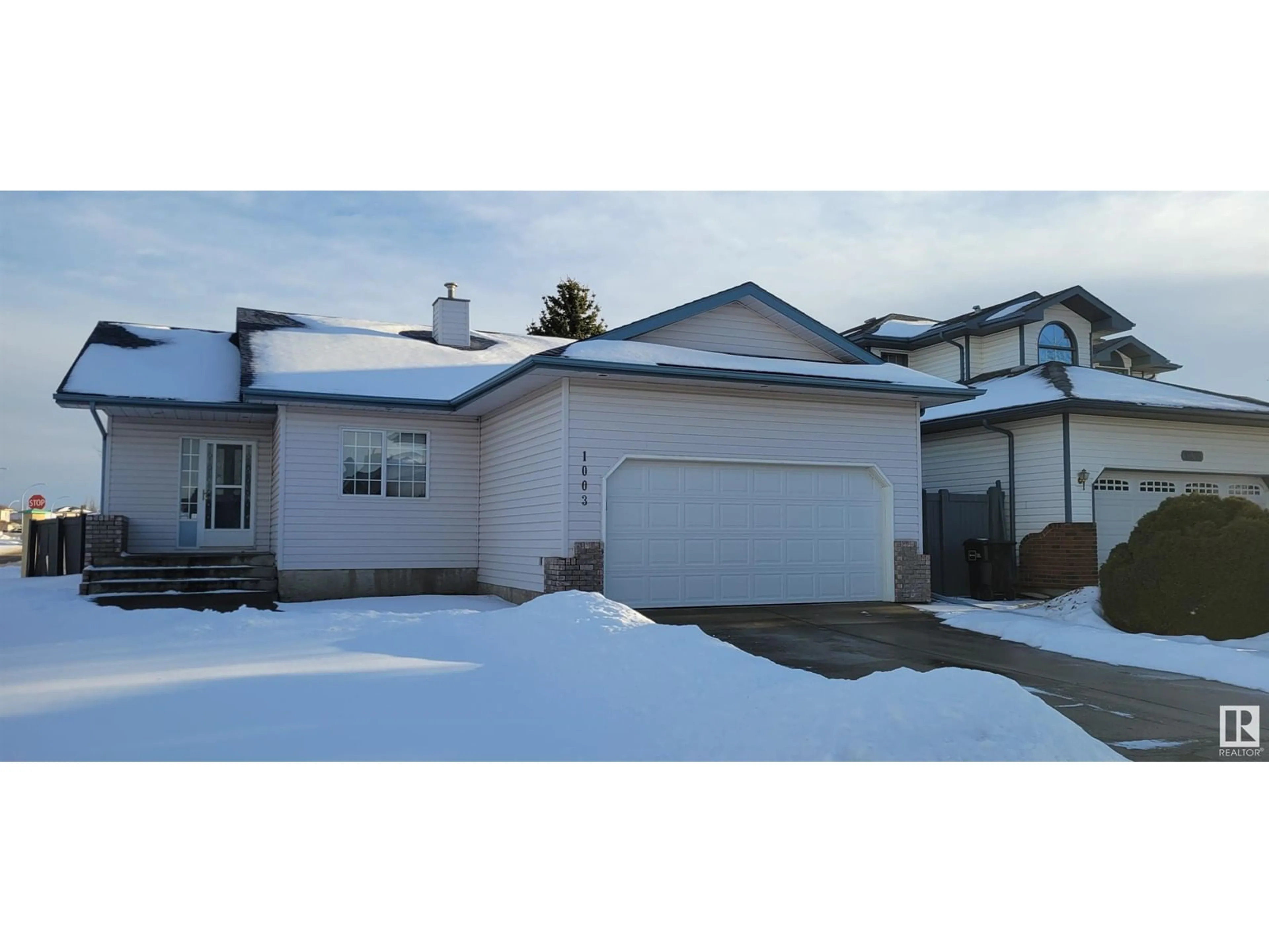 Home with vinyl exterior material, street for 1003 James CR NW, Edmonton Alberta T6L6P6