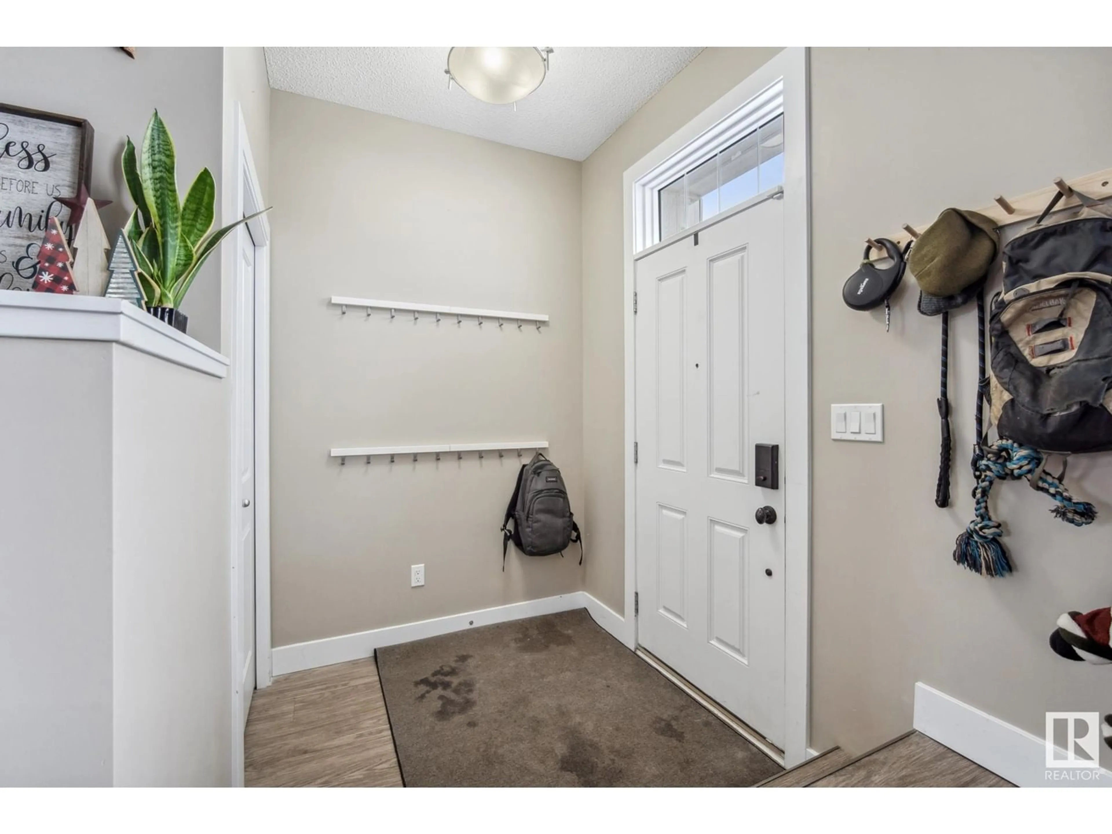 Indoor entryway for 184 SOUTHFORK DR, Leduc Alberta T9E1G4