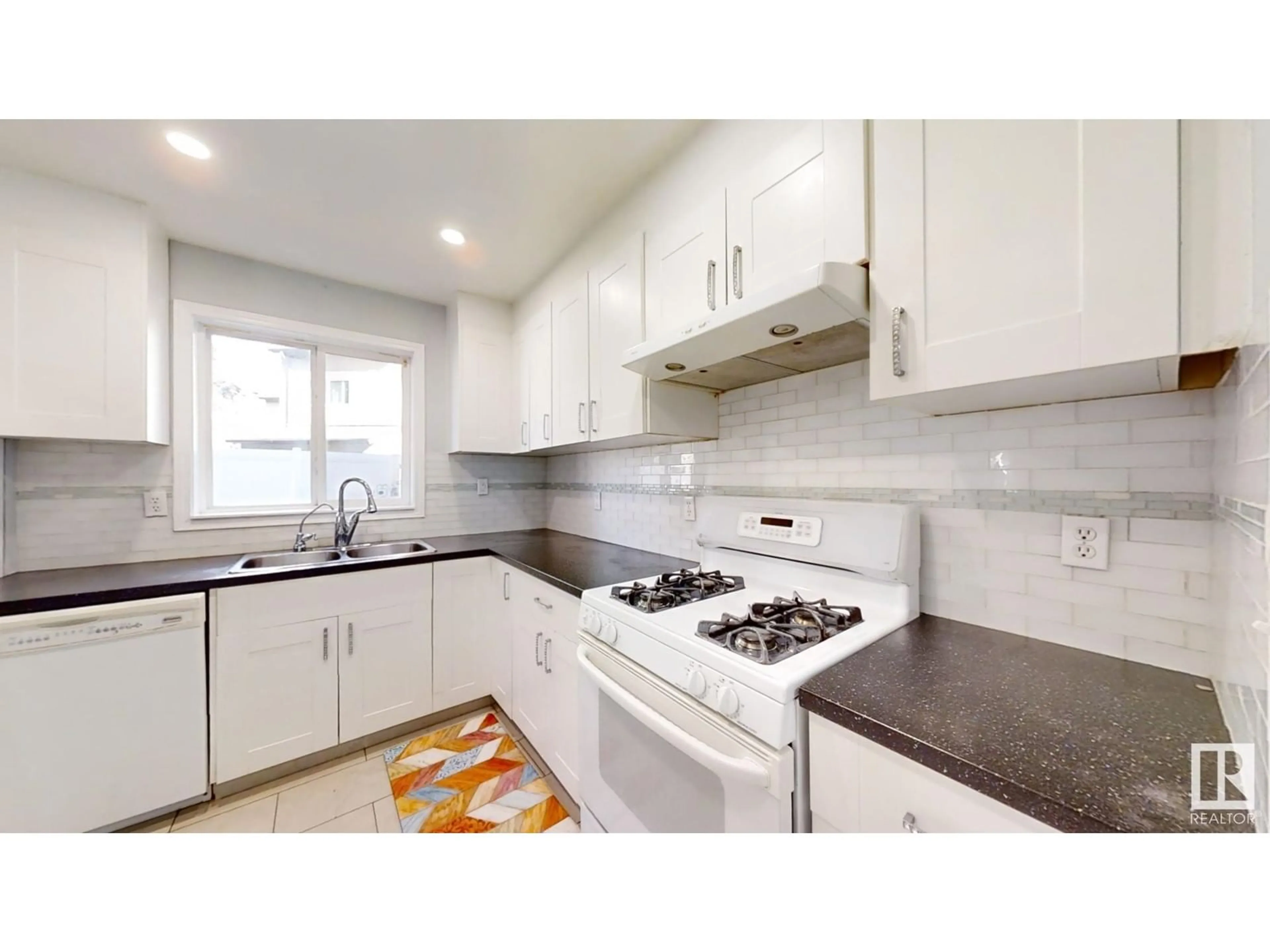 Standard kitchen, unknown for 5642 19A AV NW, Edmonton Alberta T6L2B9