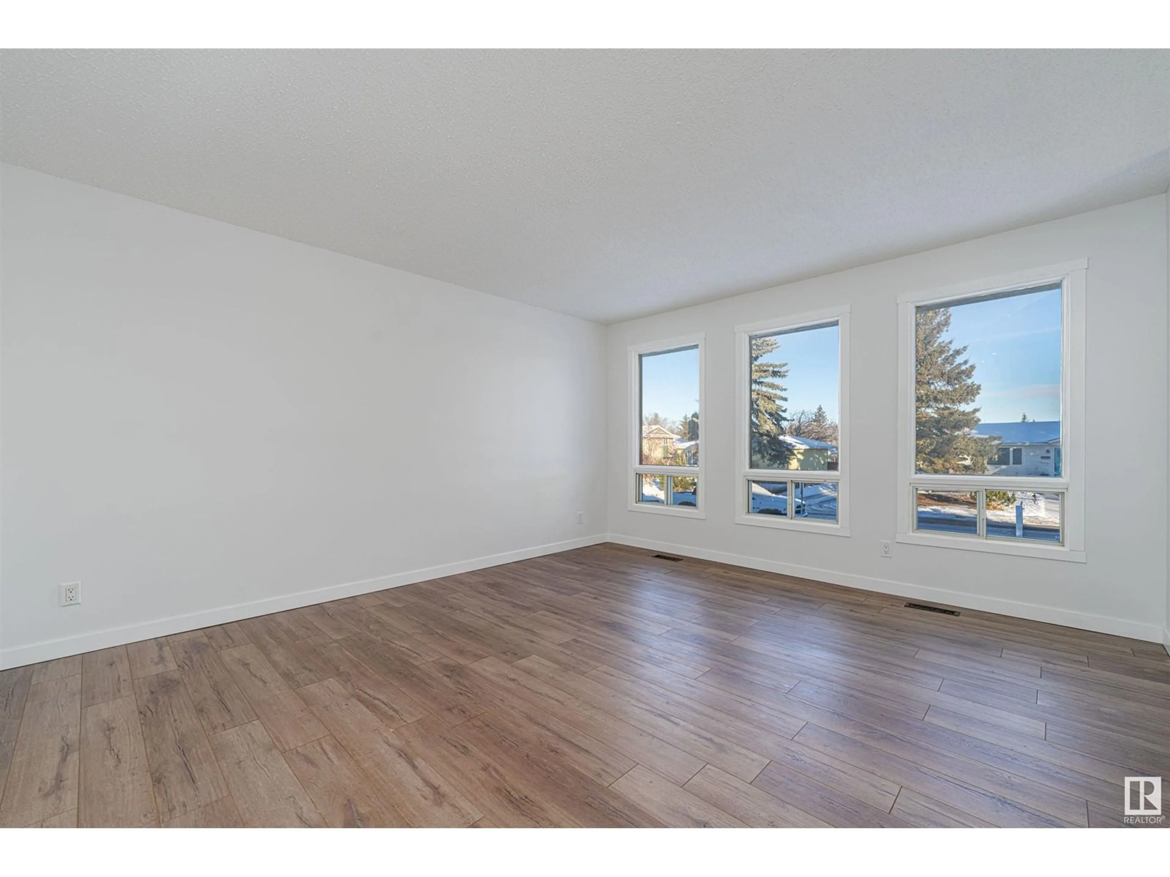 A pic of a room for 5611 40 AV NW, Edmonton Alberta T6L1B1