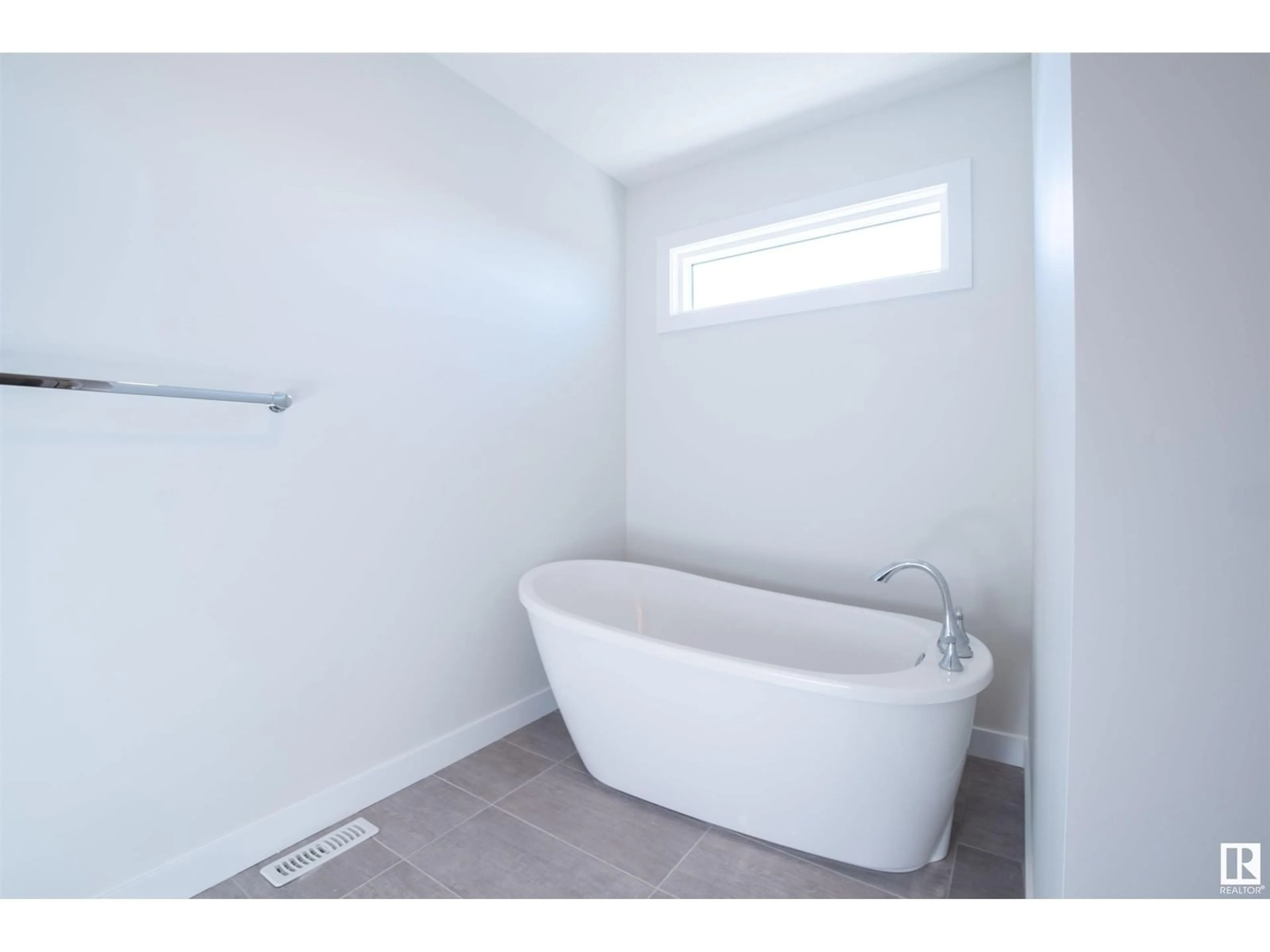 Standard bathroom, ceramic/tile floor for 31 SPRINGBROOK WD, Spruce Grove Alberta T7X0E7