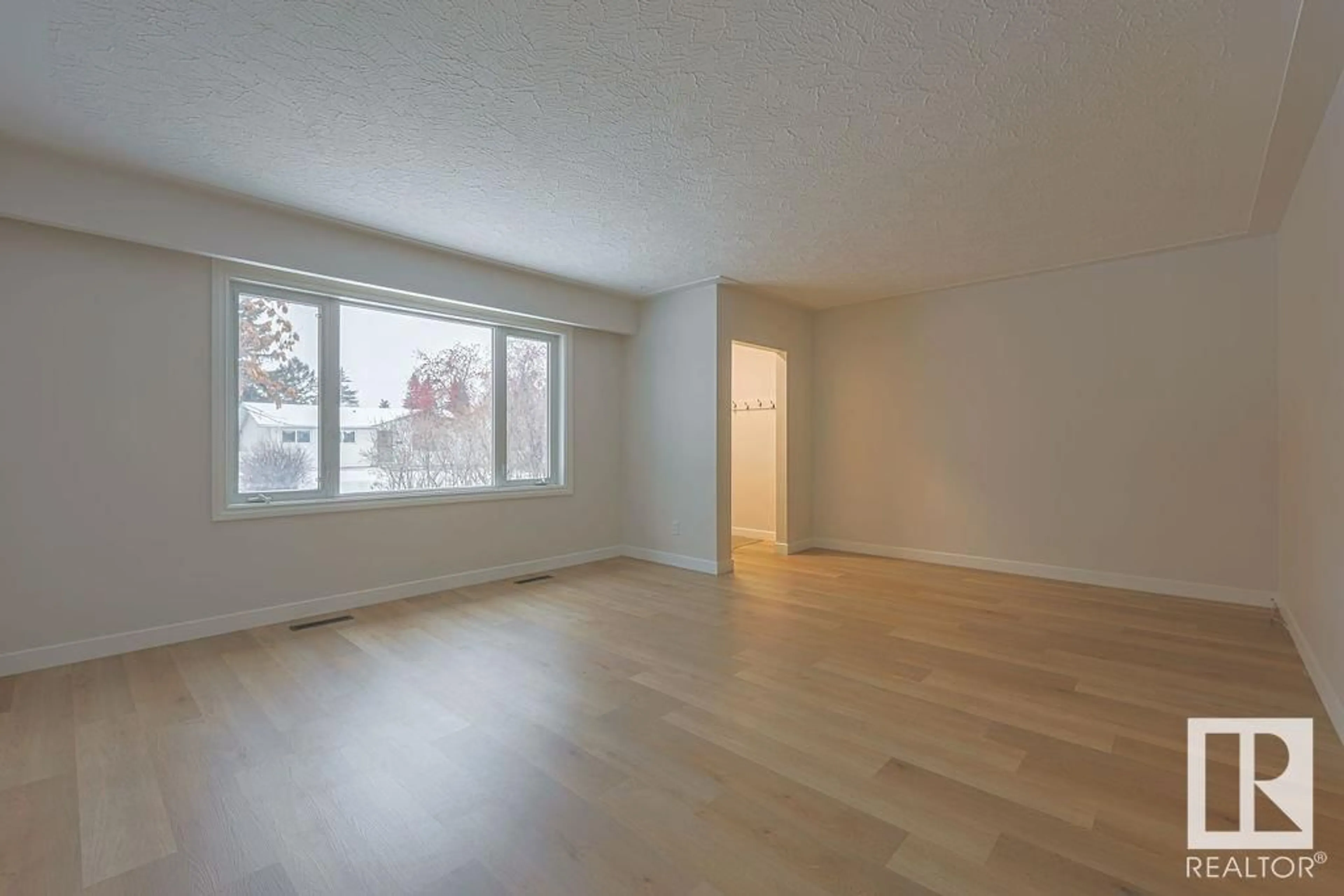 A pic of a room for 12825 87 ST NW, Edmonton Alberta T5T3E2