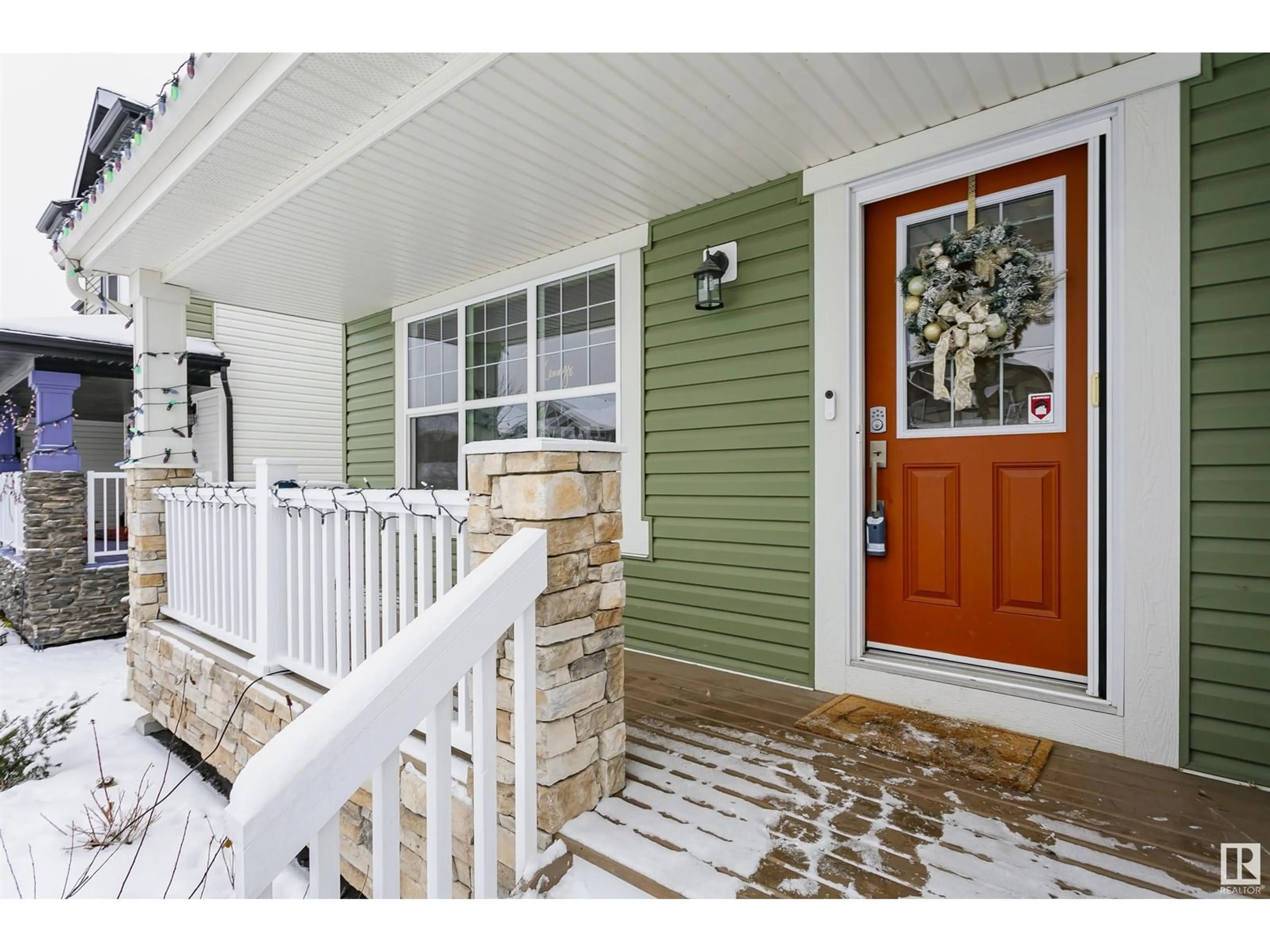 Indoor entryway for 16023 10 AV SW, Edmonton Alberta T6W2H1