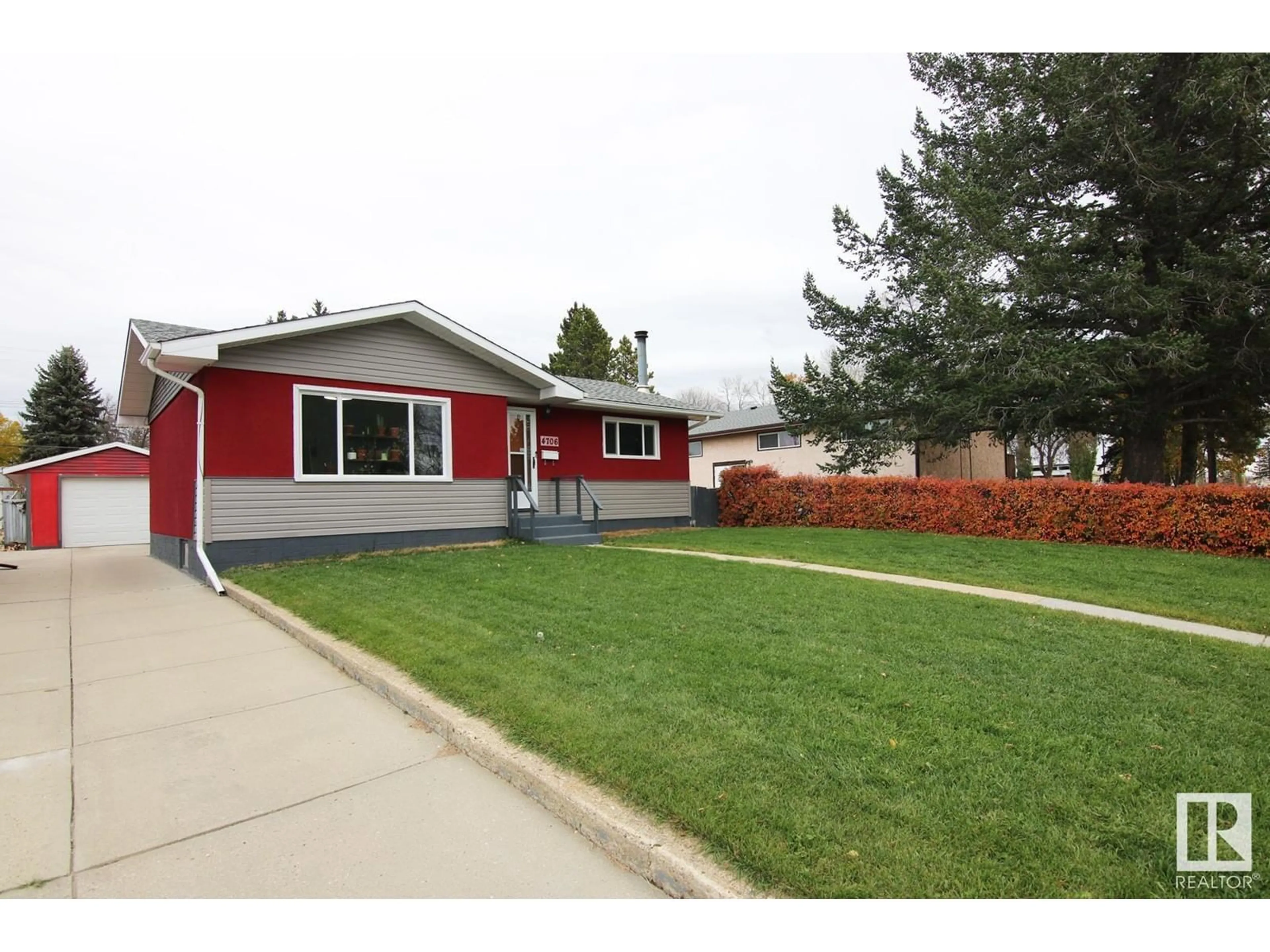 Home with vinyl exterior material, street for 4706 48 AV, Wetaskiwin Alberta T9A0M3