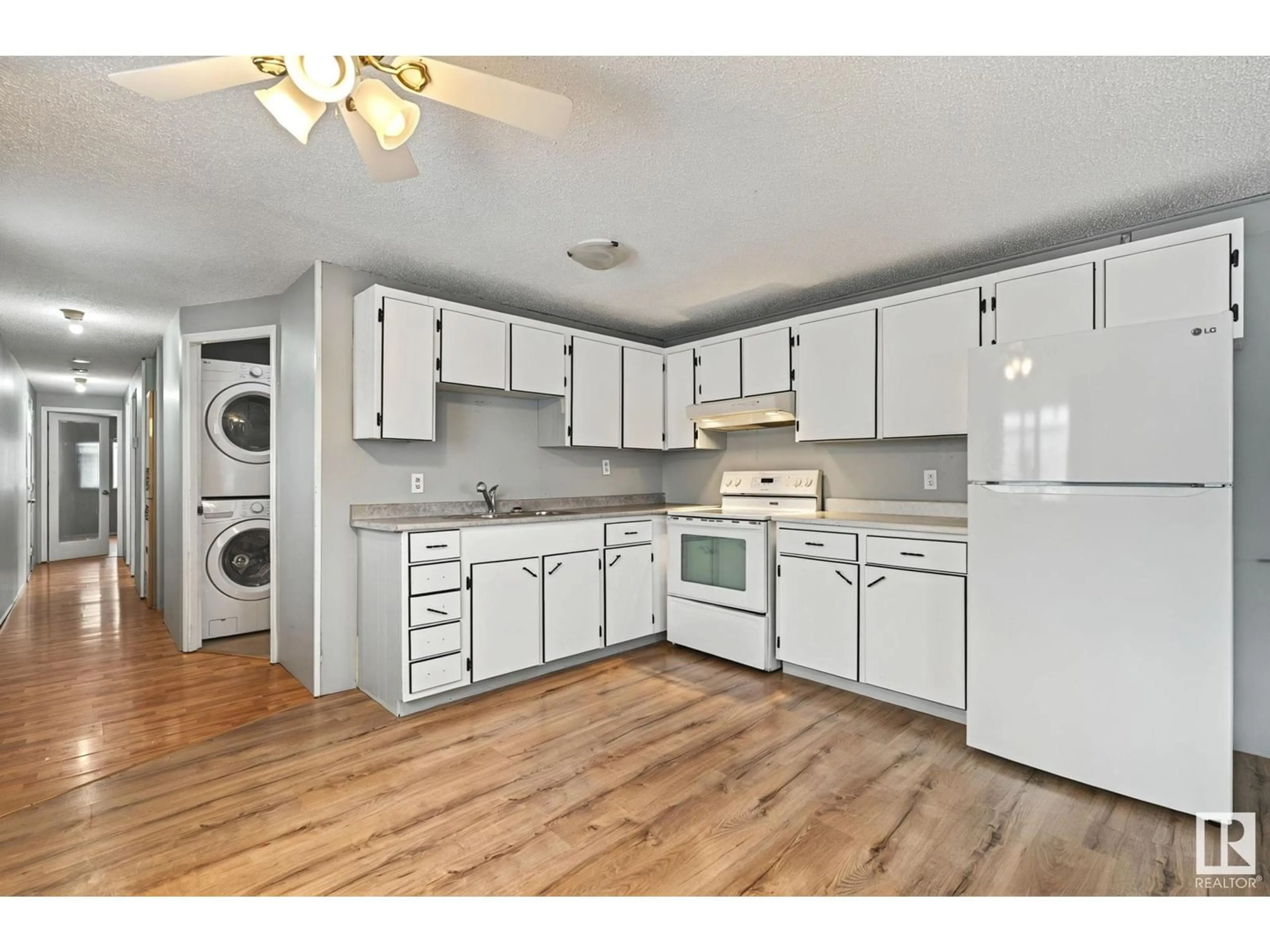 Standard kitchen, wood/laminate floor for 114 53222 Range Road 272, Rural Parkland County Alberta T7X3N6