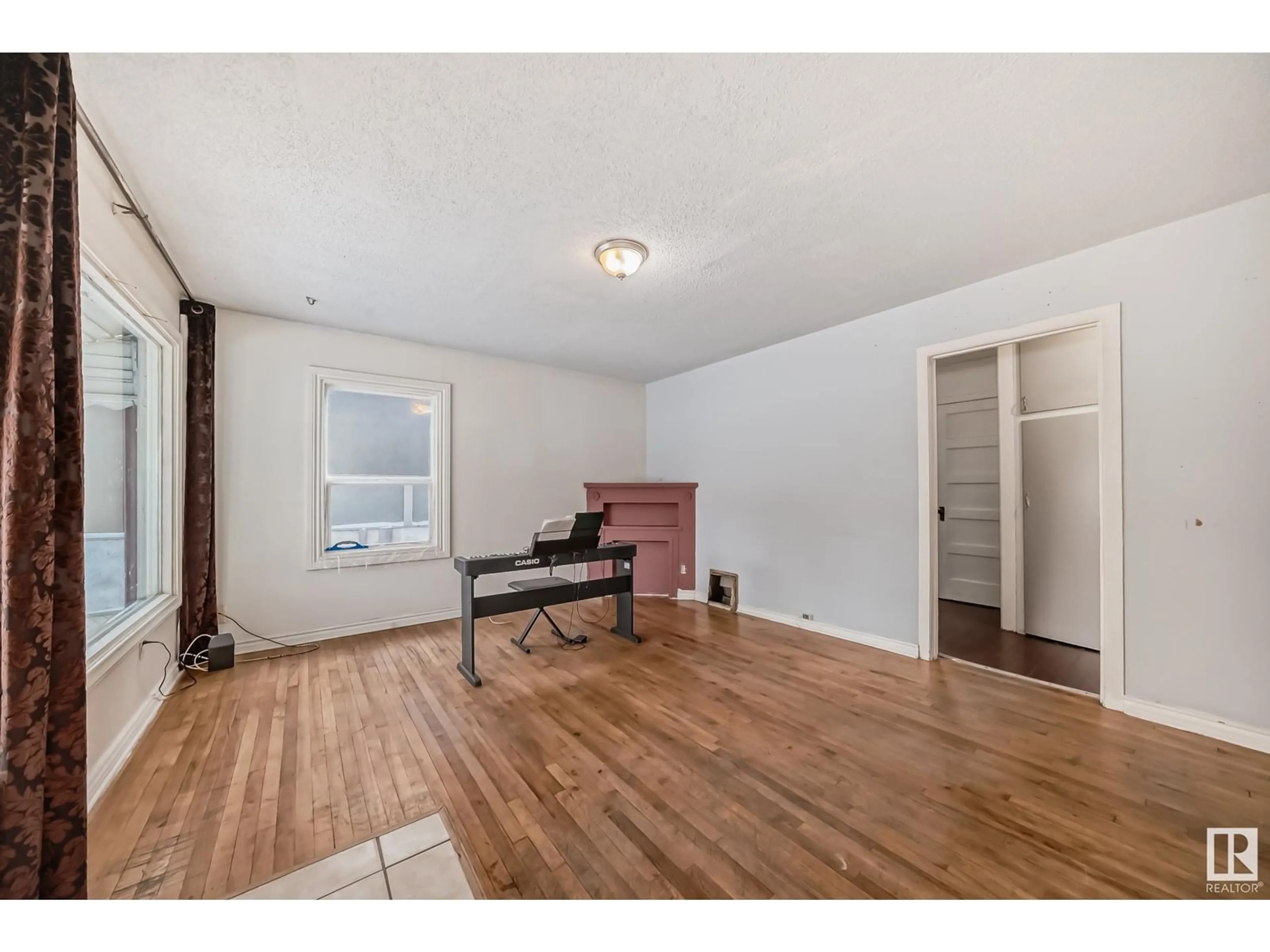 A pic of a room for 11538 90 ST NW NW, Edmonton Alberta T5B3Y1