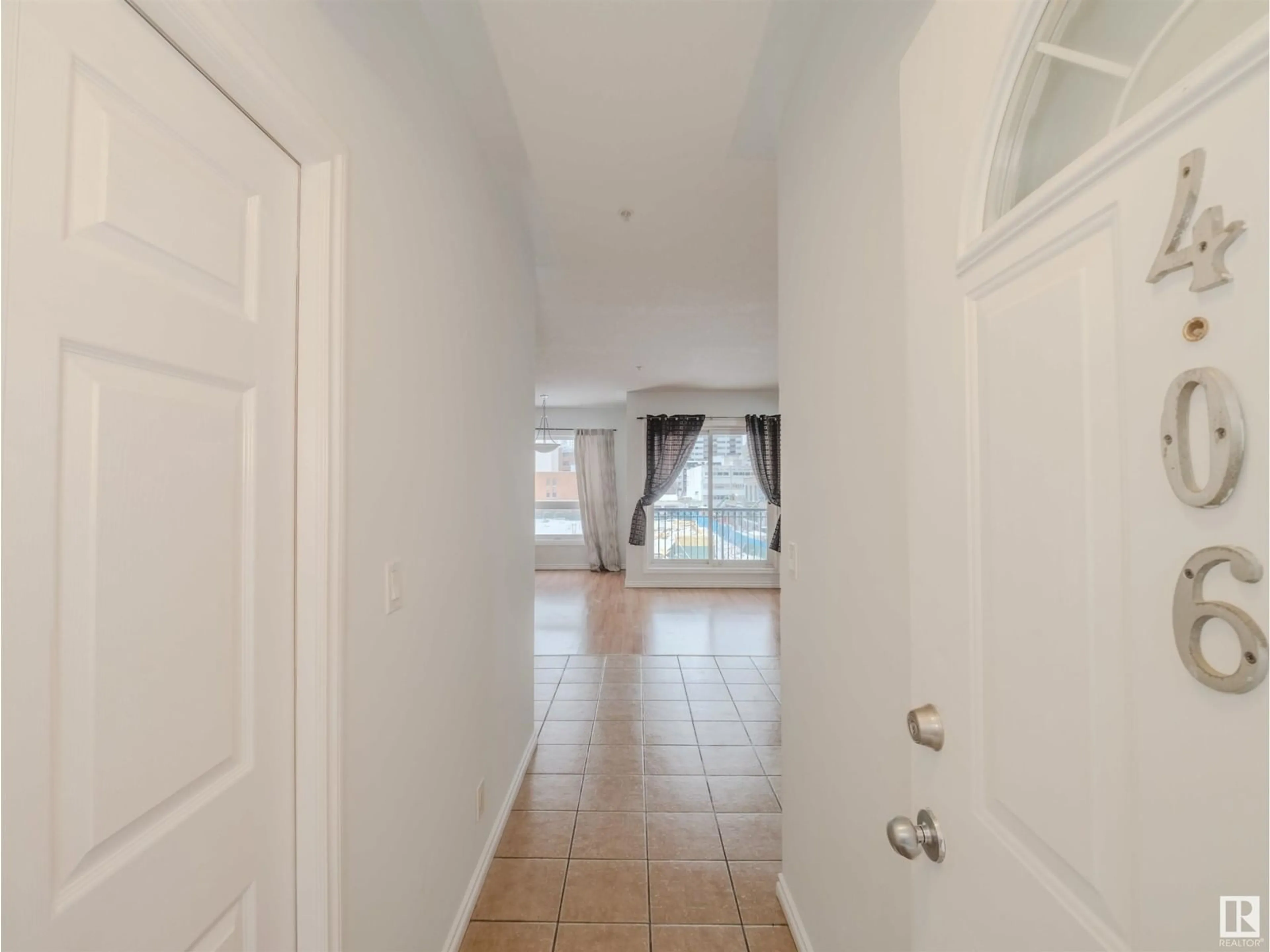 Indoor entryway for #406 10707 102 AV NW, Edmonton Alberta T5J5E4