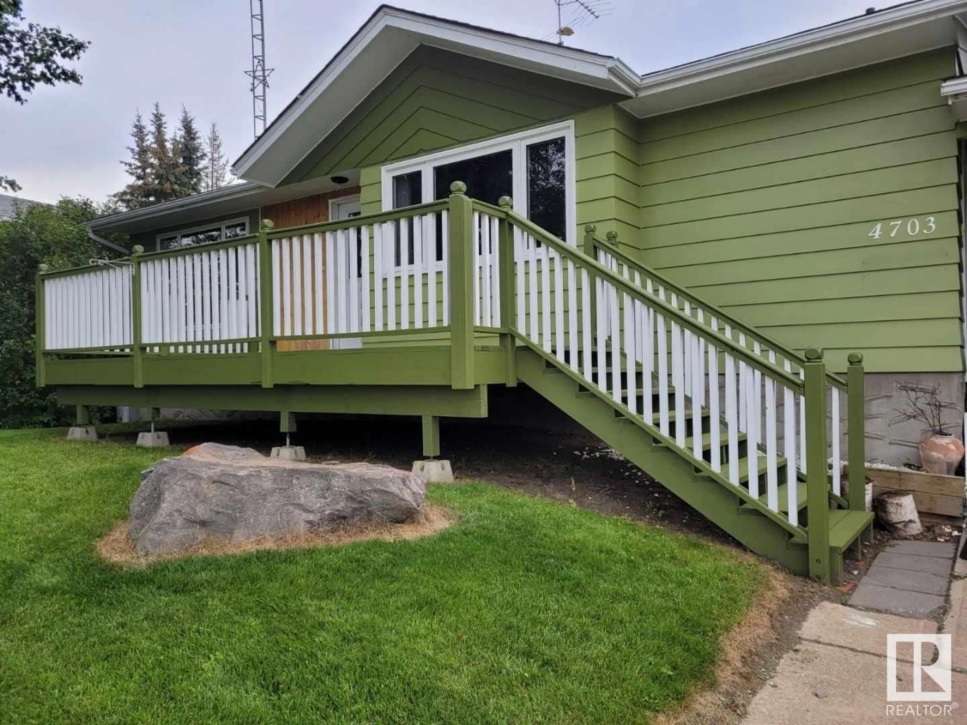 Home with vinyl exterior material, unknown for 4703 53 AV, Smoky Lake Town Alberta T0A3C0