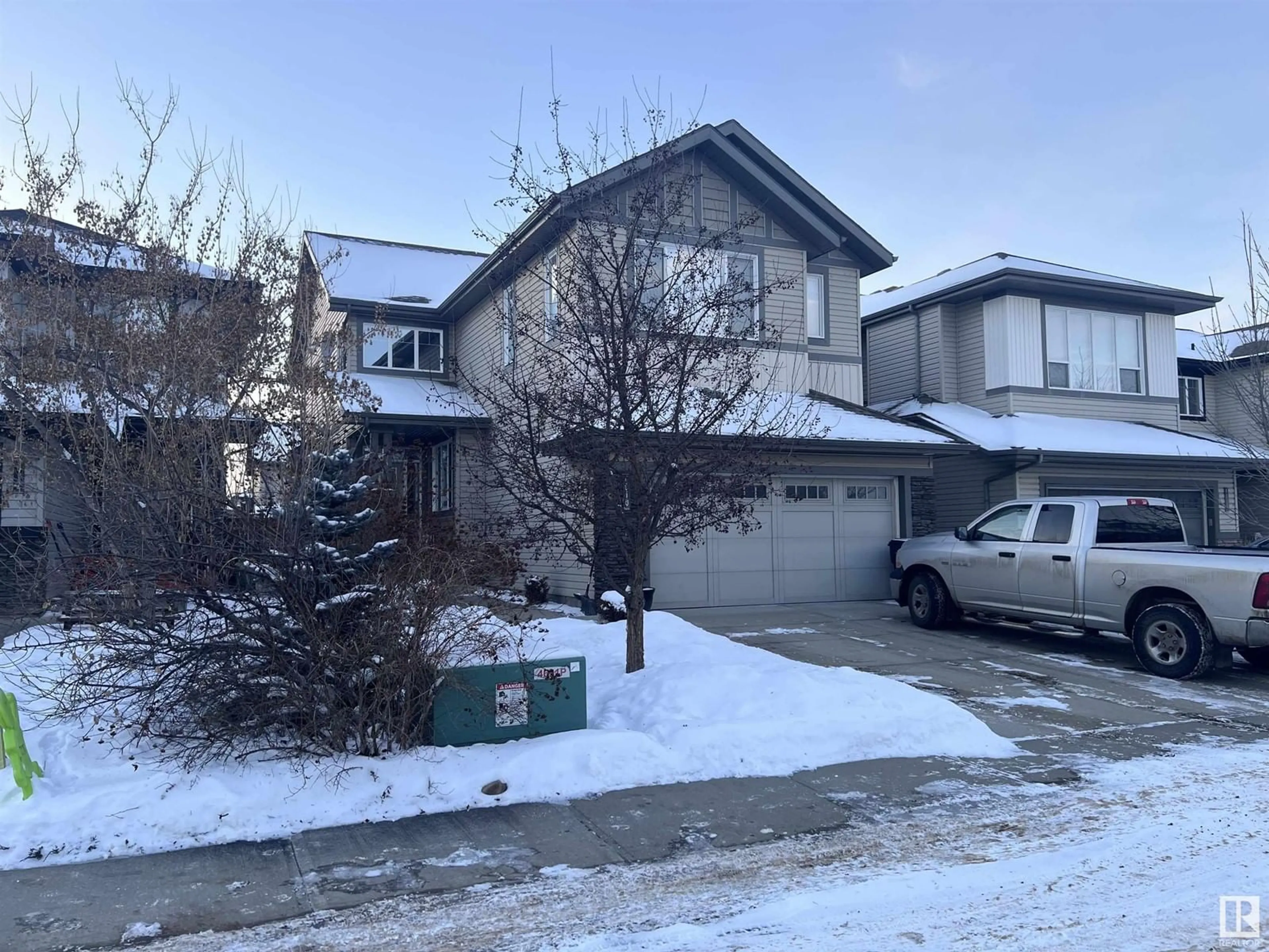 A pic from outside/outdoor area/front of a property/back of a property/a pic from drone, street for 4010 CHARLES PL SW SW, Edmonton Alberta T6W0Z3