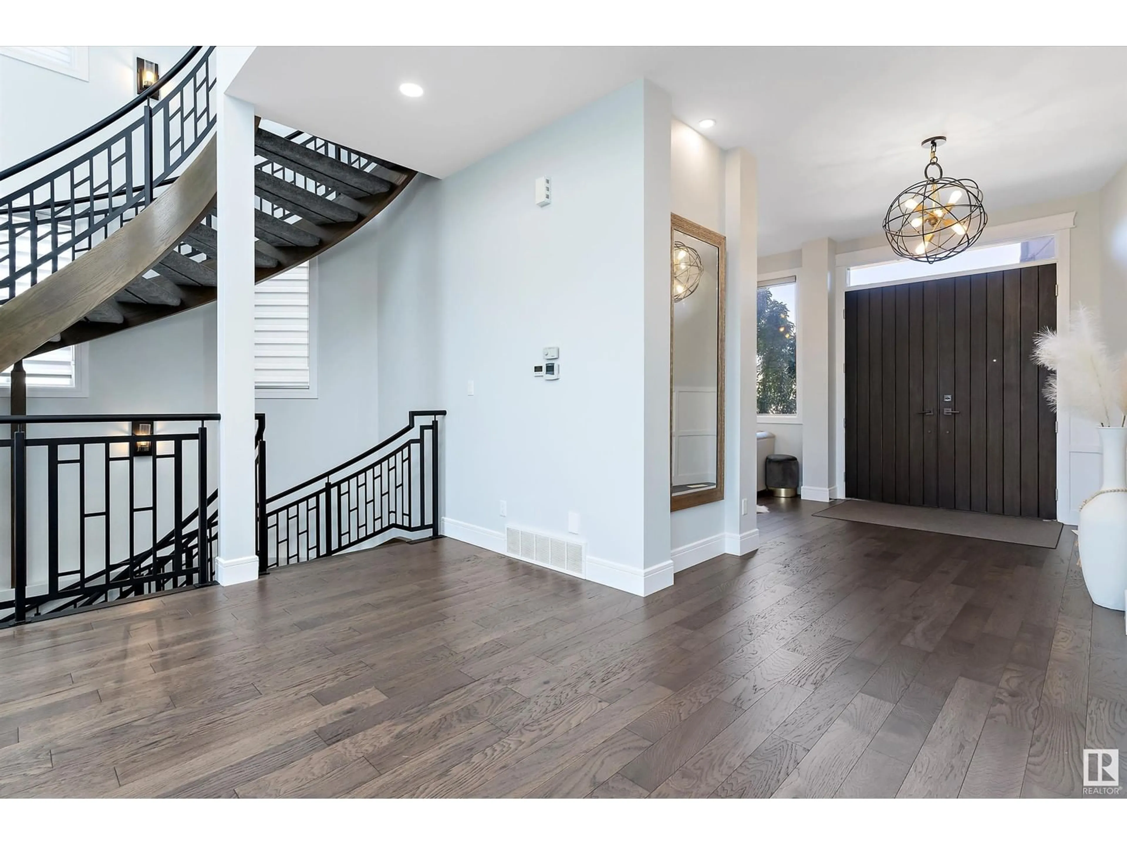 Indoor entryway for 17407 106 ST NW, Edmonton Alberta T5X0E3